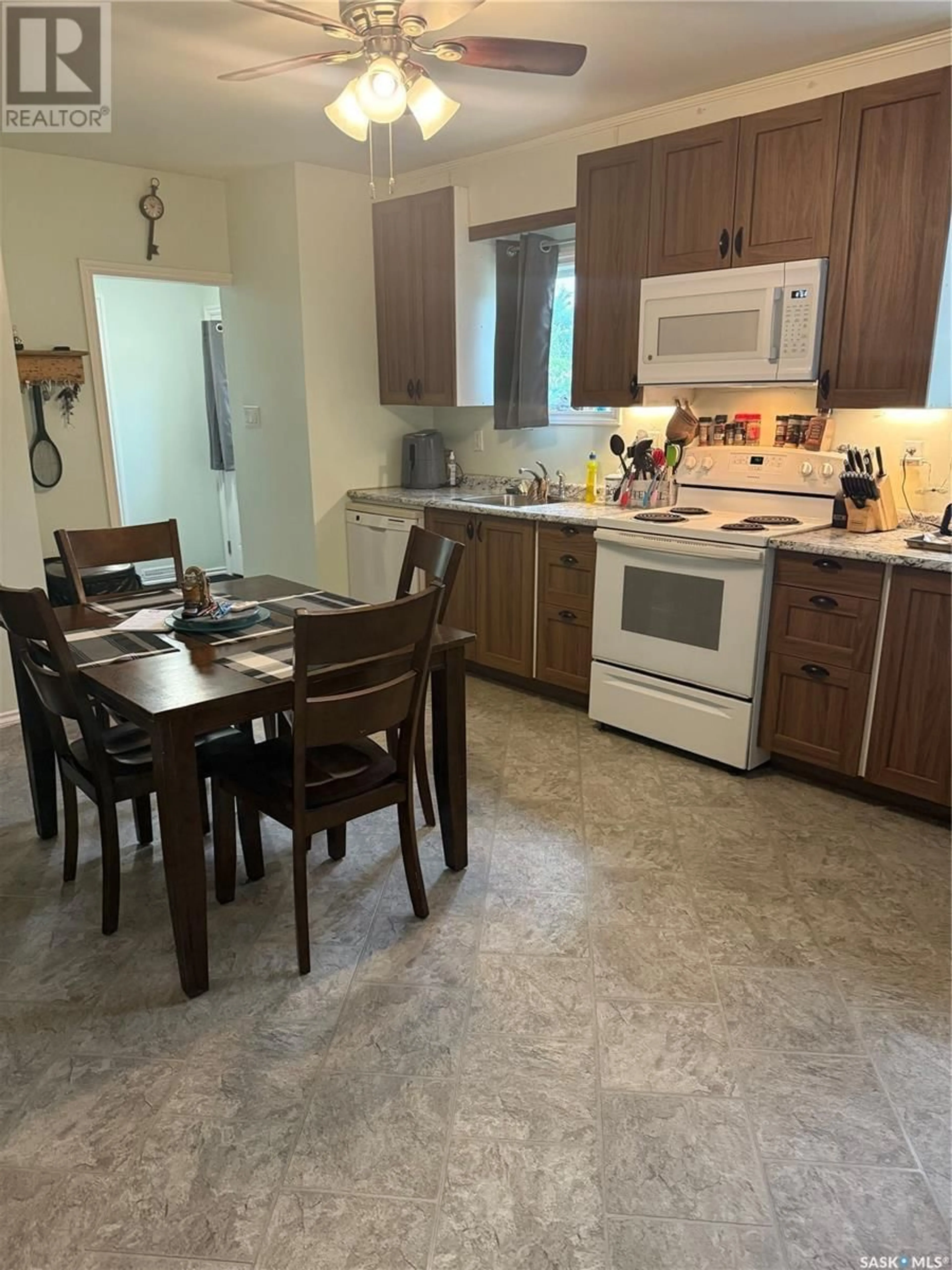 Standard kitchen, ceramic/tile floor for 202 MAXWELL STREET, Kamsack Saskatchewan S0A1S0