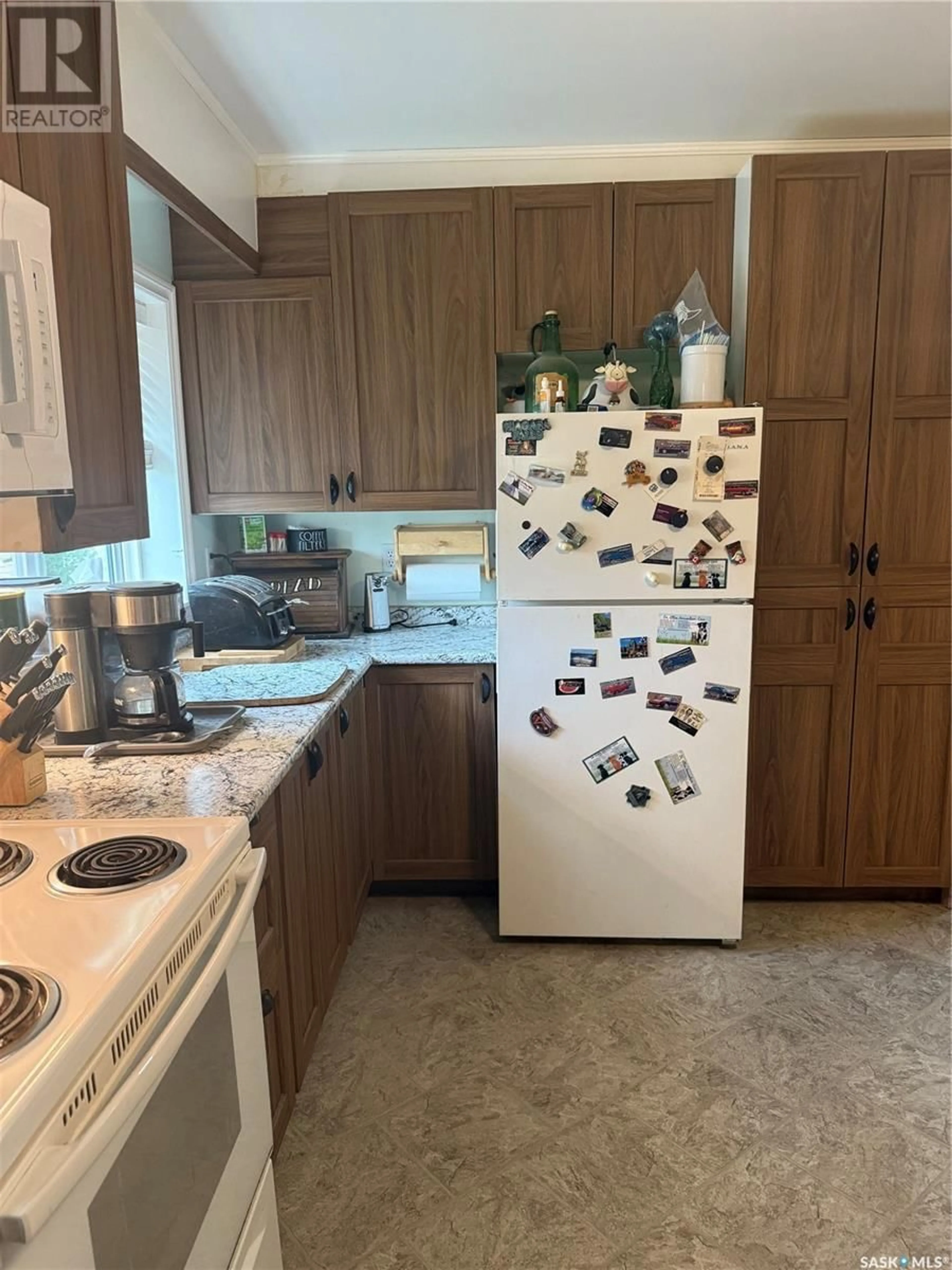 Standard kitchen, ceramic/tile floor for 202 MAXWELL STREET, Kamsack Saskatchewan S0A1S0