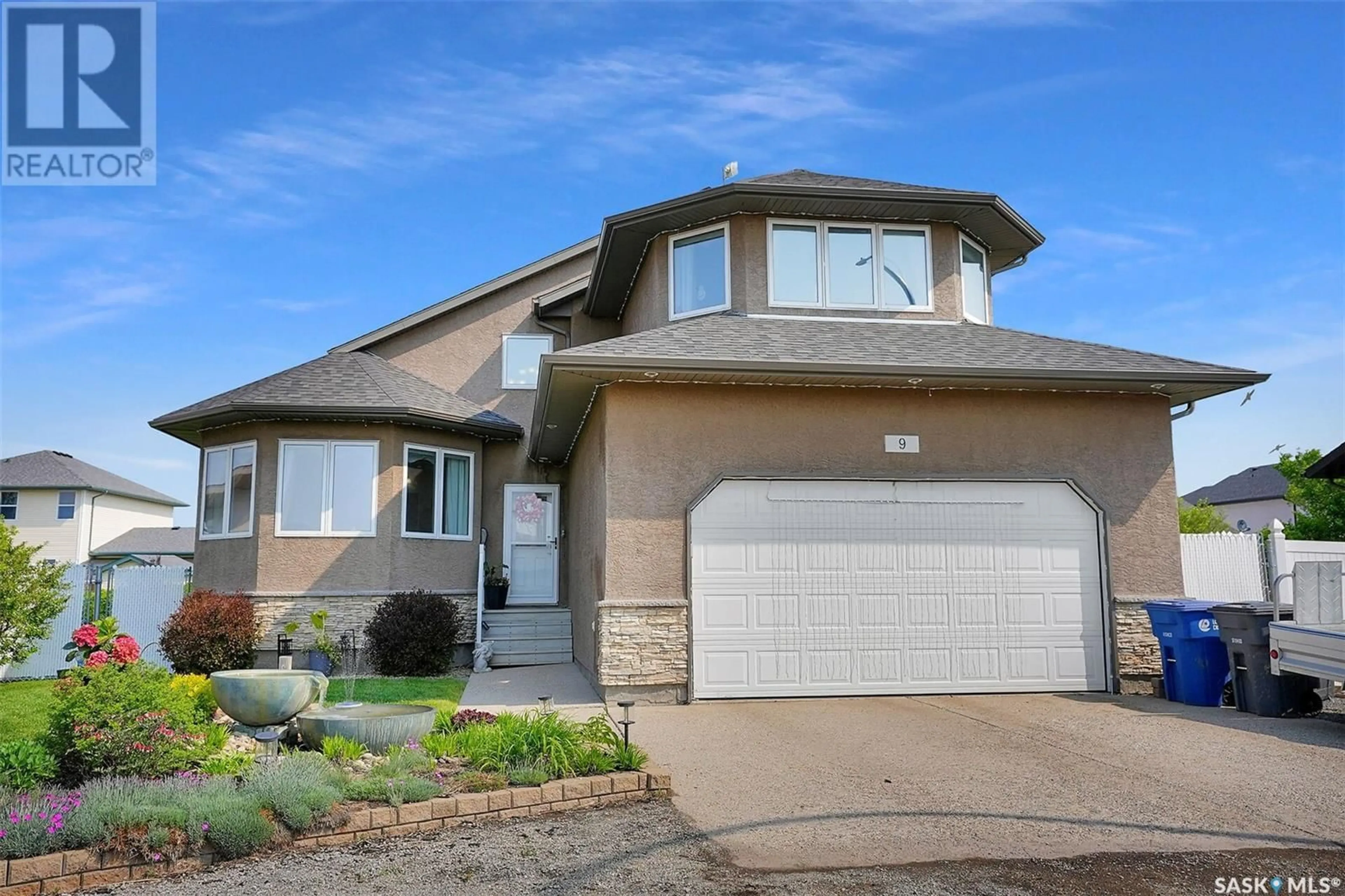 Home with vinyl exterior material, street for 9 BRAYDEN BAY, Grand Coulee Saskatchewan S4M0A3
