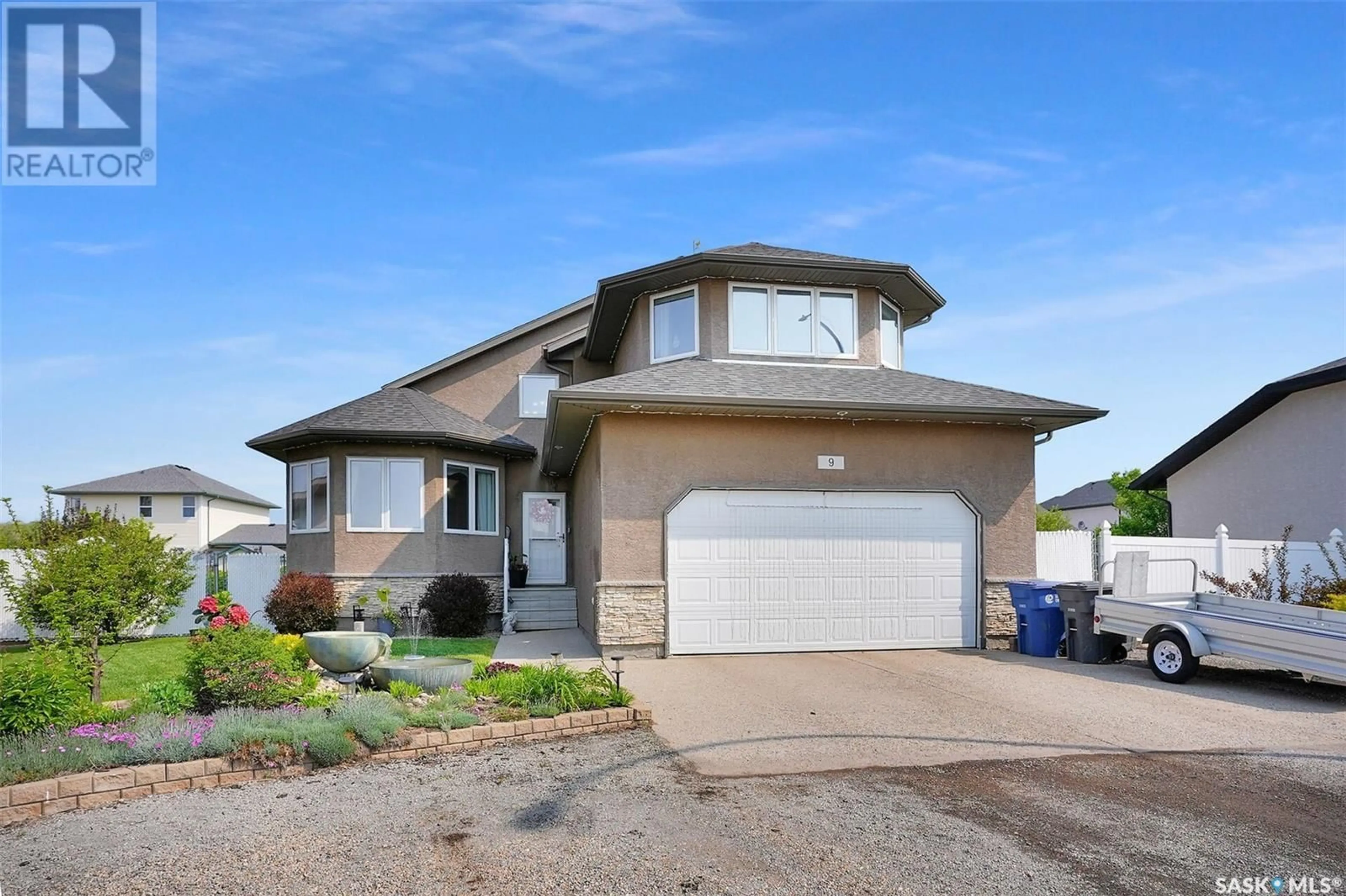 Home with vinyl exterior material, street for 9 BRAYDEN BAY, Grand Coulee Saskatchewan S4M0A3