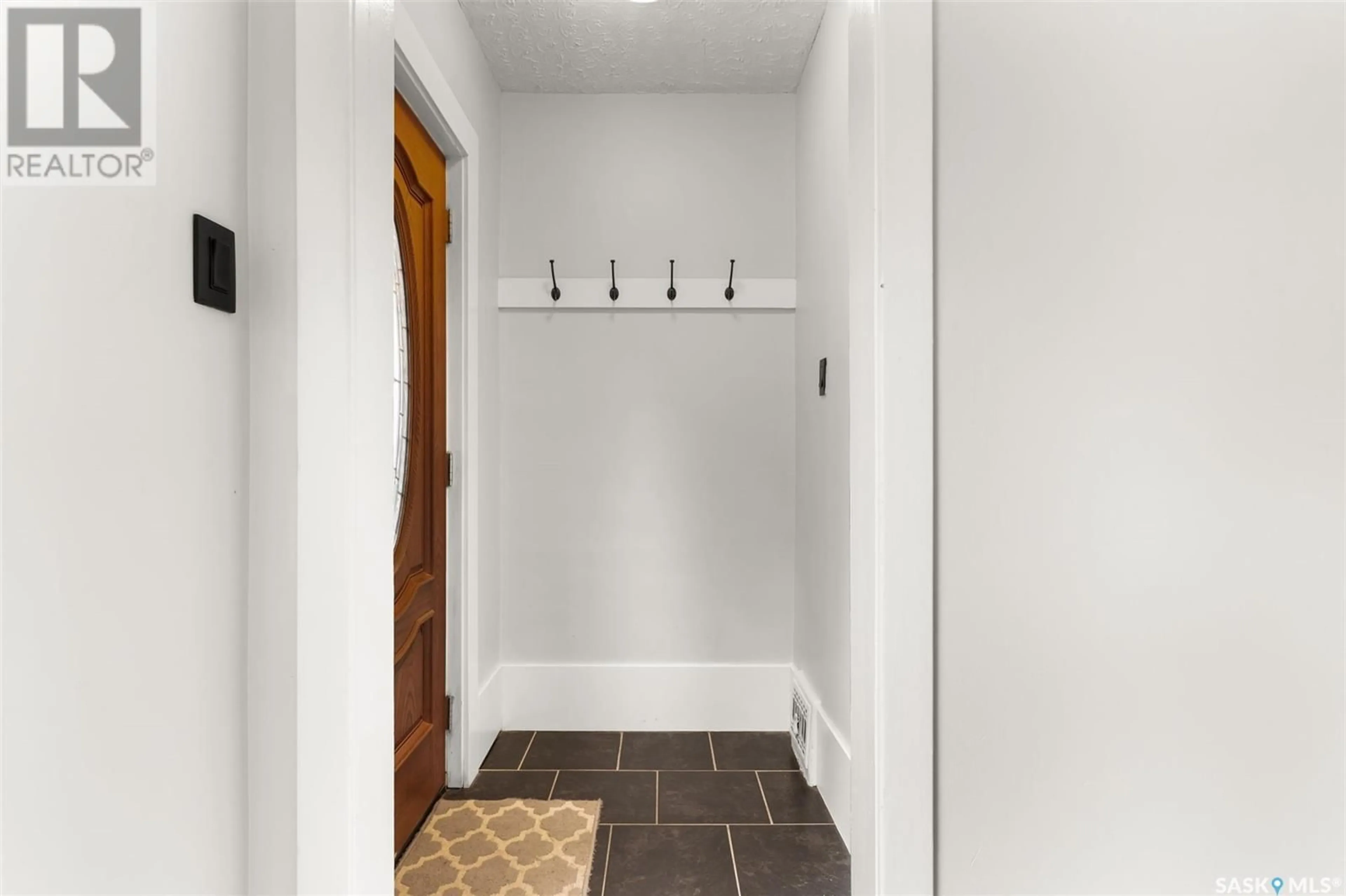 Indoor entryway for 2622 ATKINSON STREET, Regina Saskatchewan S4N3X9