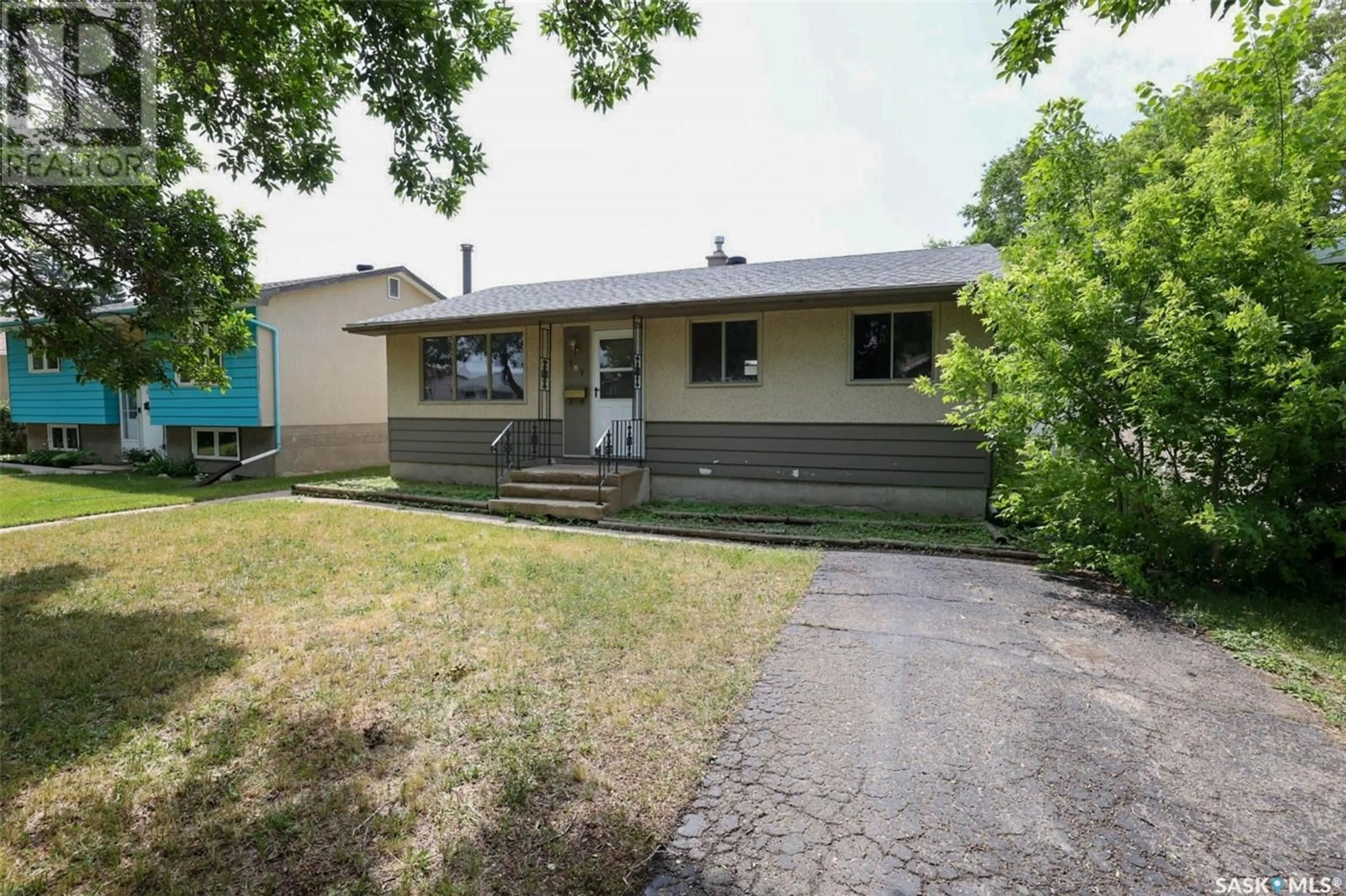 A pic from outside/outdoor area/front of a property/back of a property/a pic from drone, street for 187 READ AVENUE, Regina Saskatchewan S4T6R3