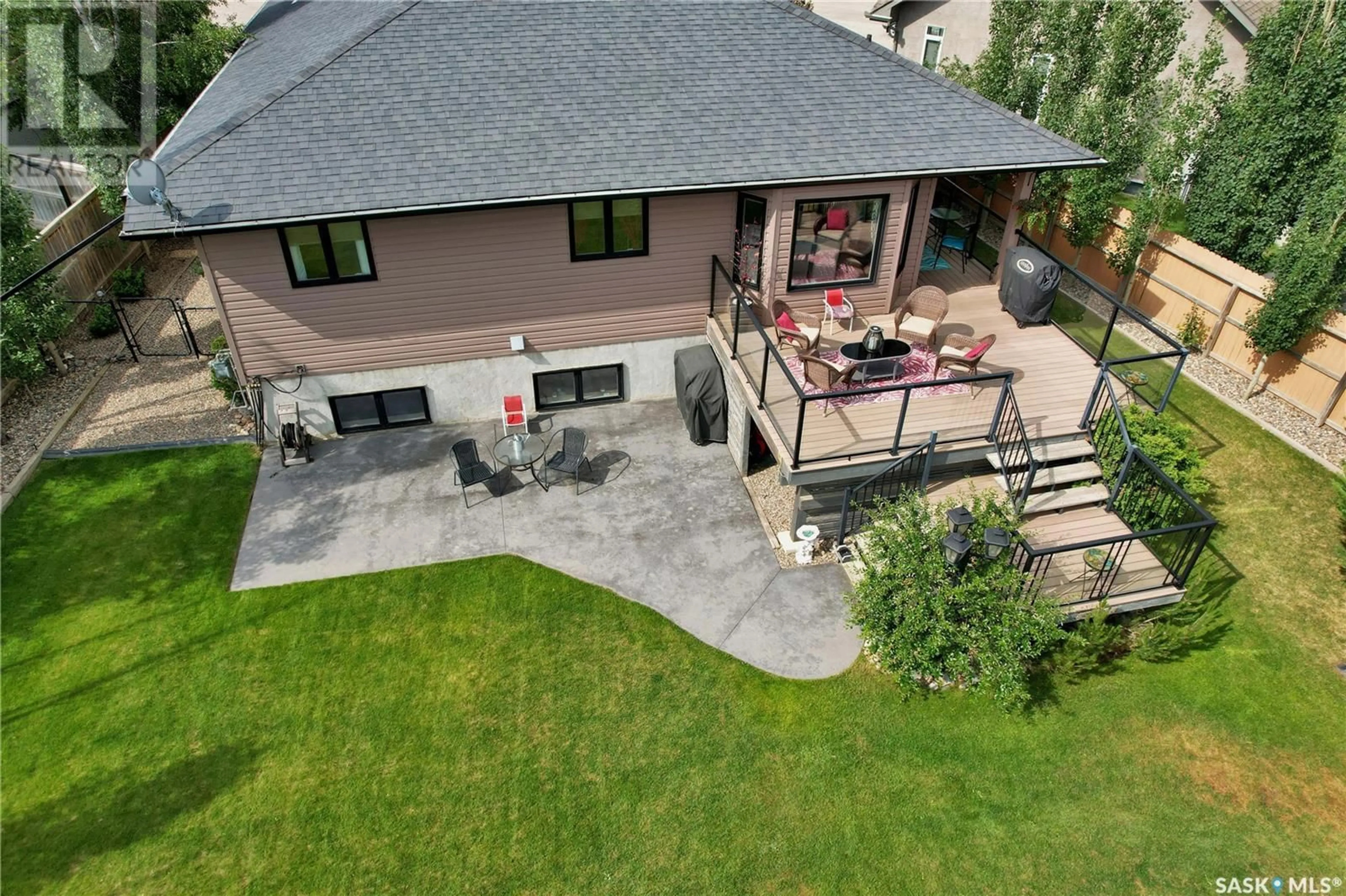 A pic from outside/outdoor area/front of a property/back of a property/a pic from drone, unknown for 401 BENDEL CRESCENT, Martensville Saskatchewan S0K2T2