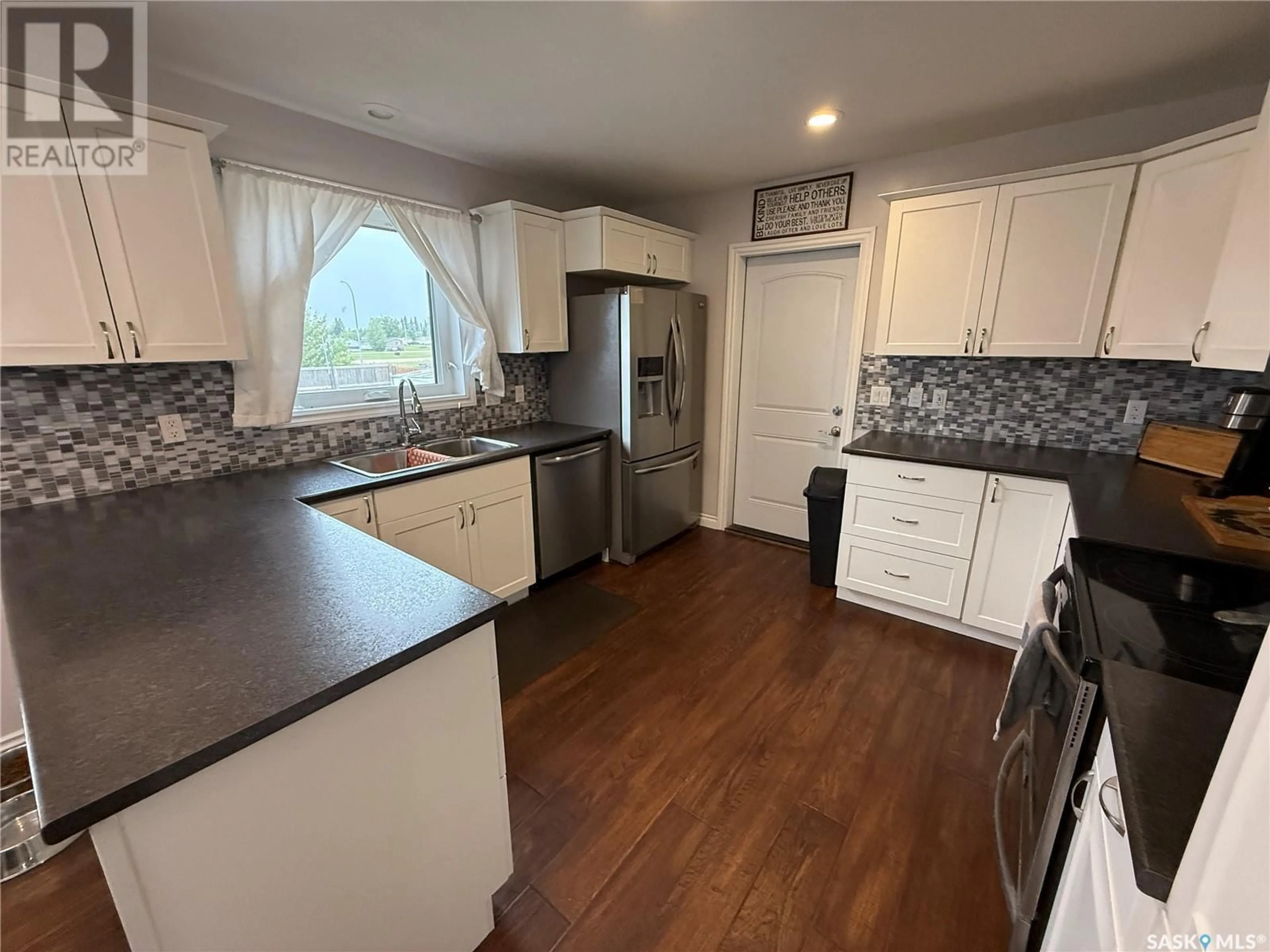 Open concept kitchen, unknown for E - 521 5TH AVENUE, Shellbrook Saskatchewan S0J2E0