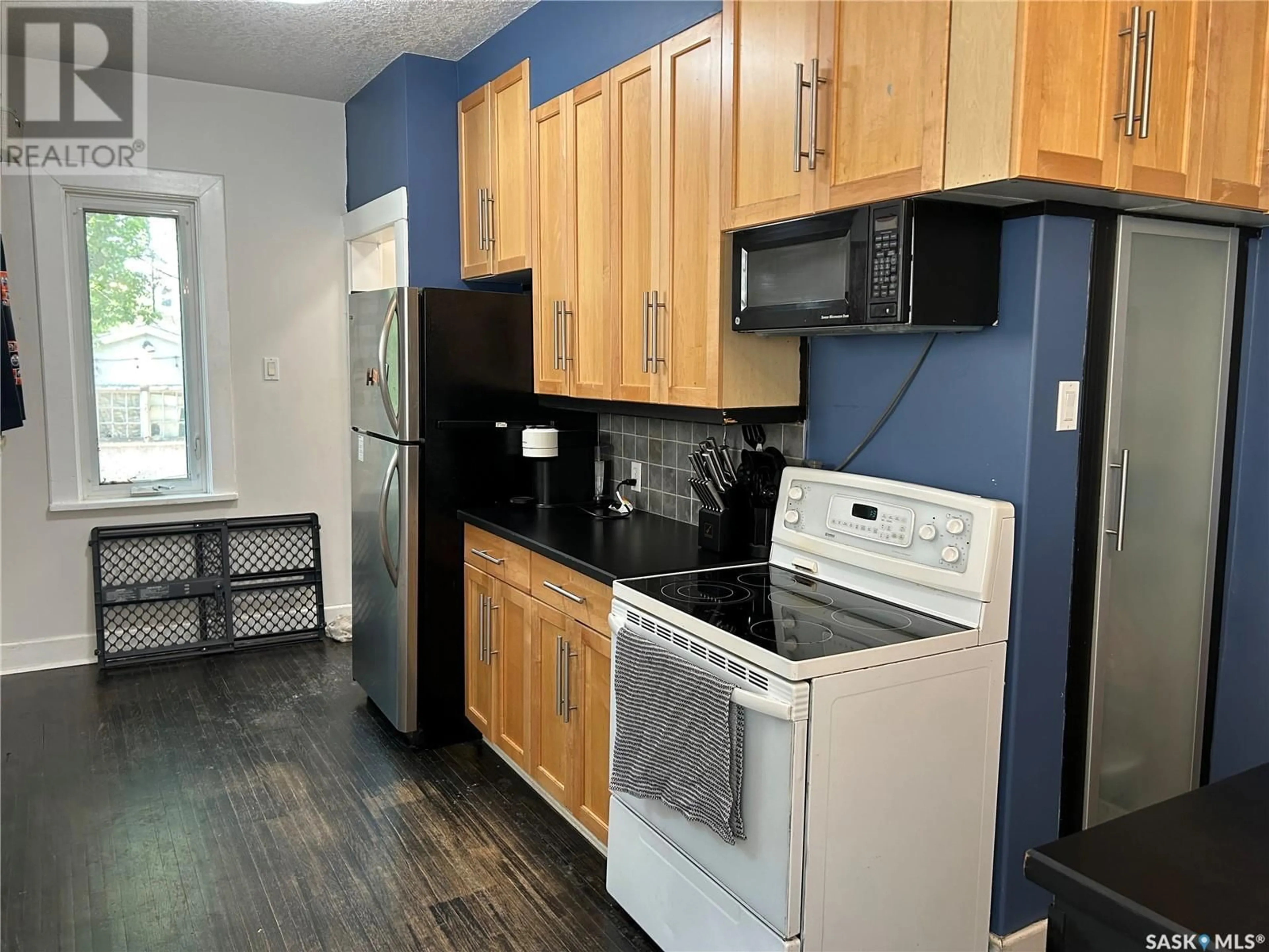 Standard kitchen, unknown for 2664 WALLACE STREET, Regina Saskatchewan S4N4B6
