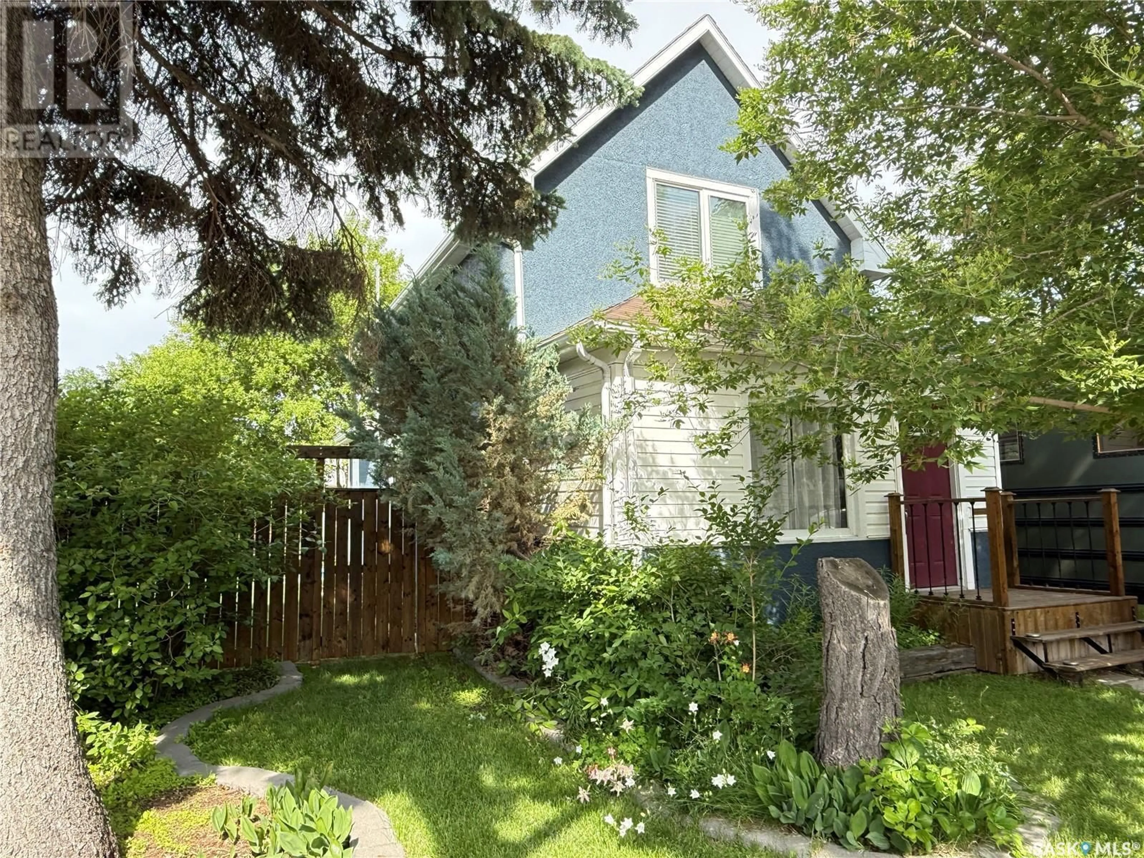 A pic from outside/outdoor area/front of a property/back of a property/a pic from drone, street for 403 QU'APPELLE STREET, Weyburn Saskatchewan S4H0R3