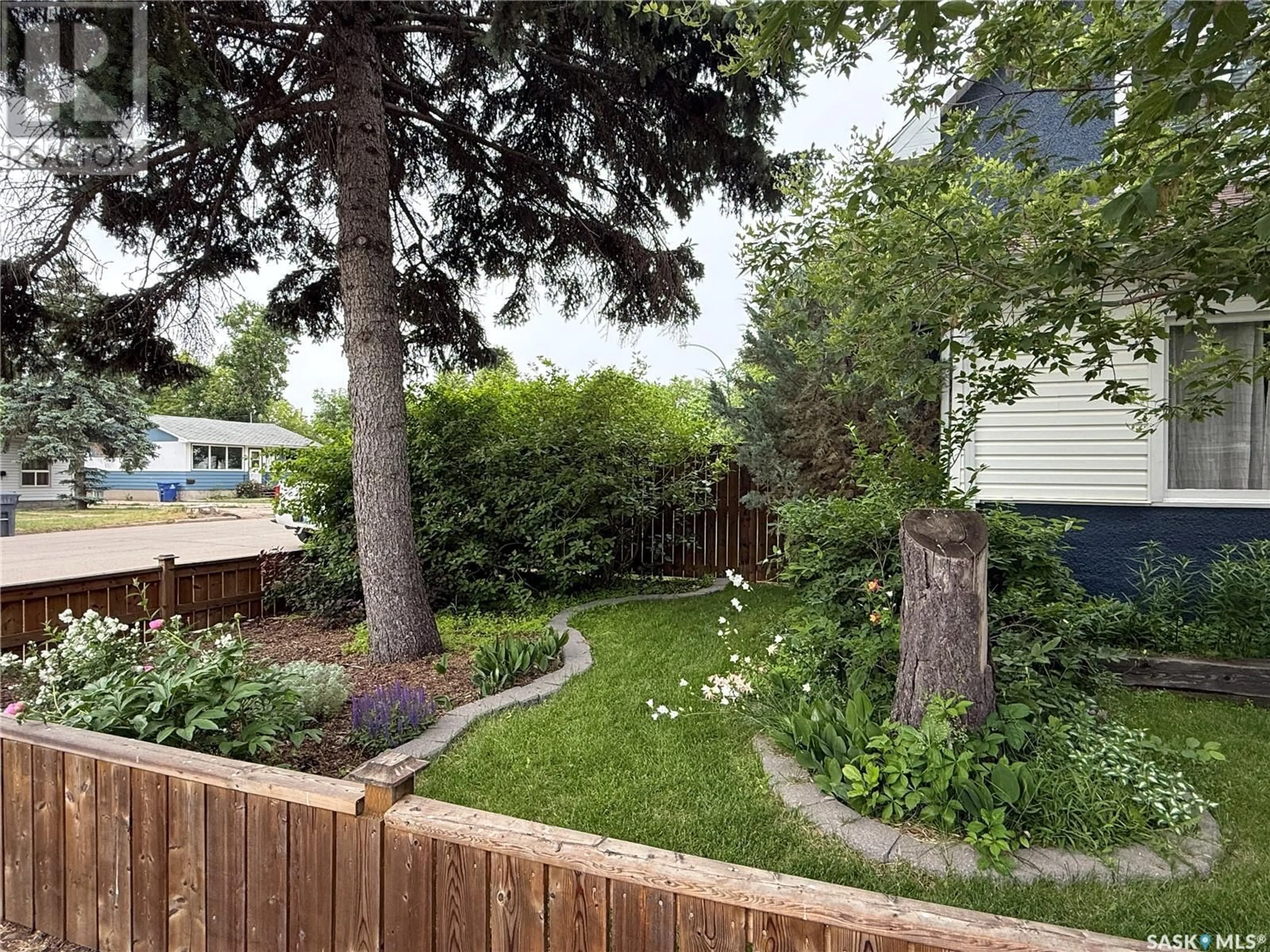 Patio, unknown for 403 QU'APPELLE STREET, Weyburn Saskatchewan S4H0R3