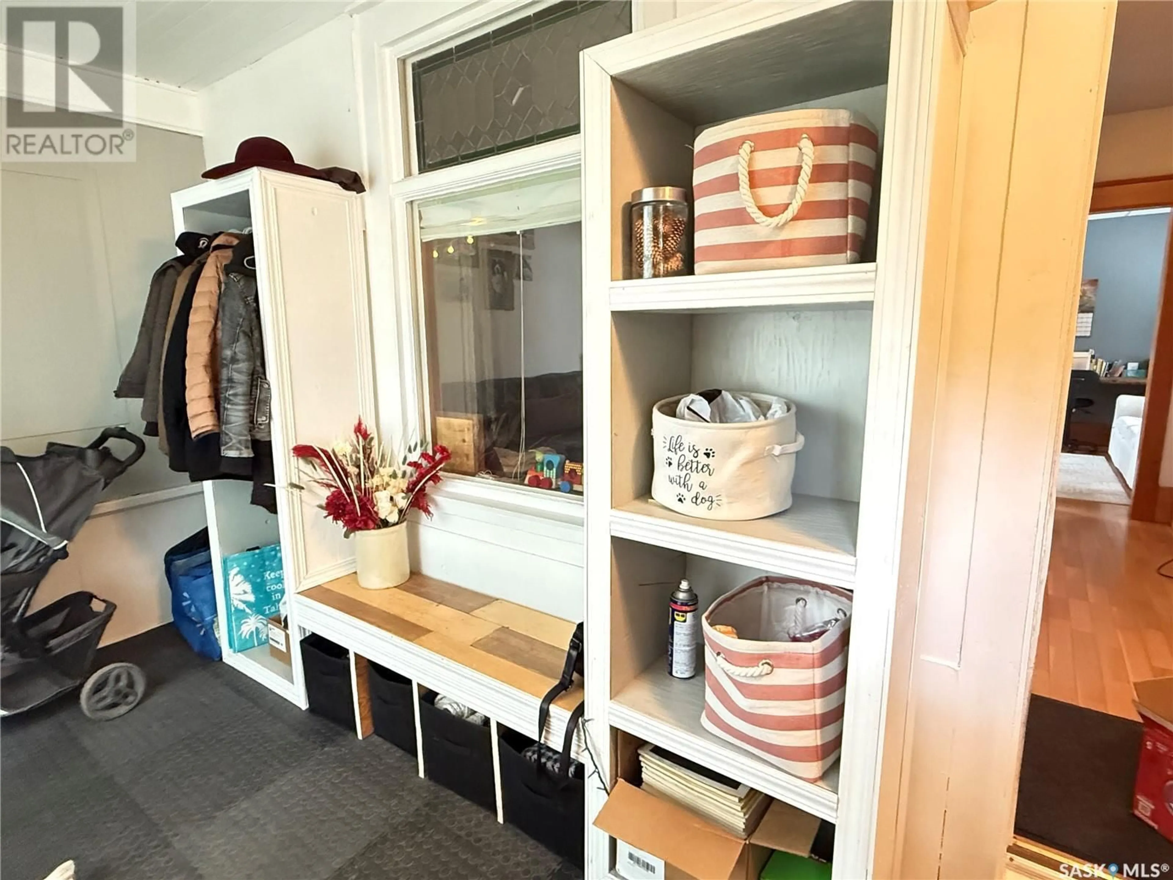 Indoor entryway for 403 QU'APPELLE STREET, Weyburn Saskatchewan S4H0R3