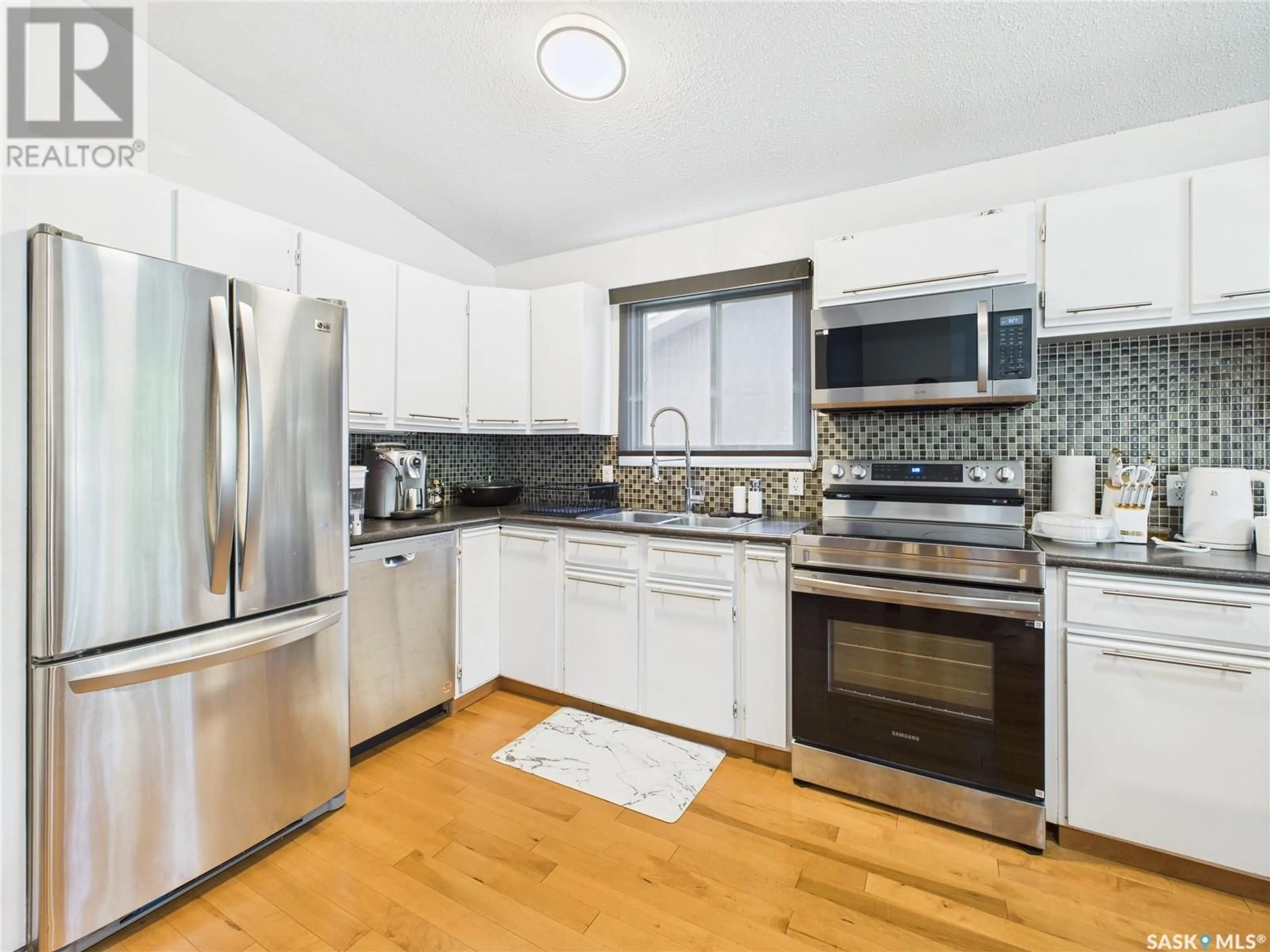 Standard kitchen, unknown for 1373 2ND STREET, Prince Albert Saskatchewan S6V0H3