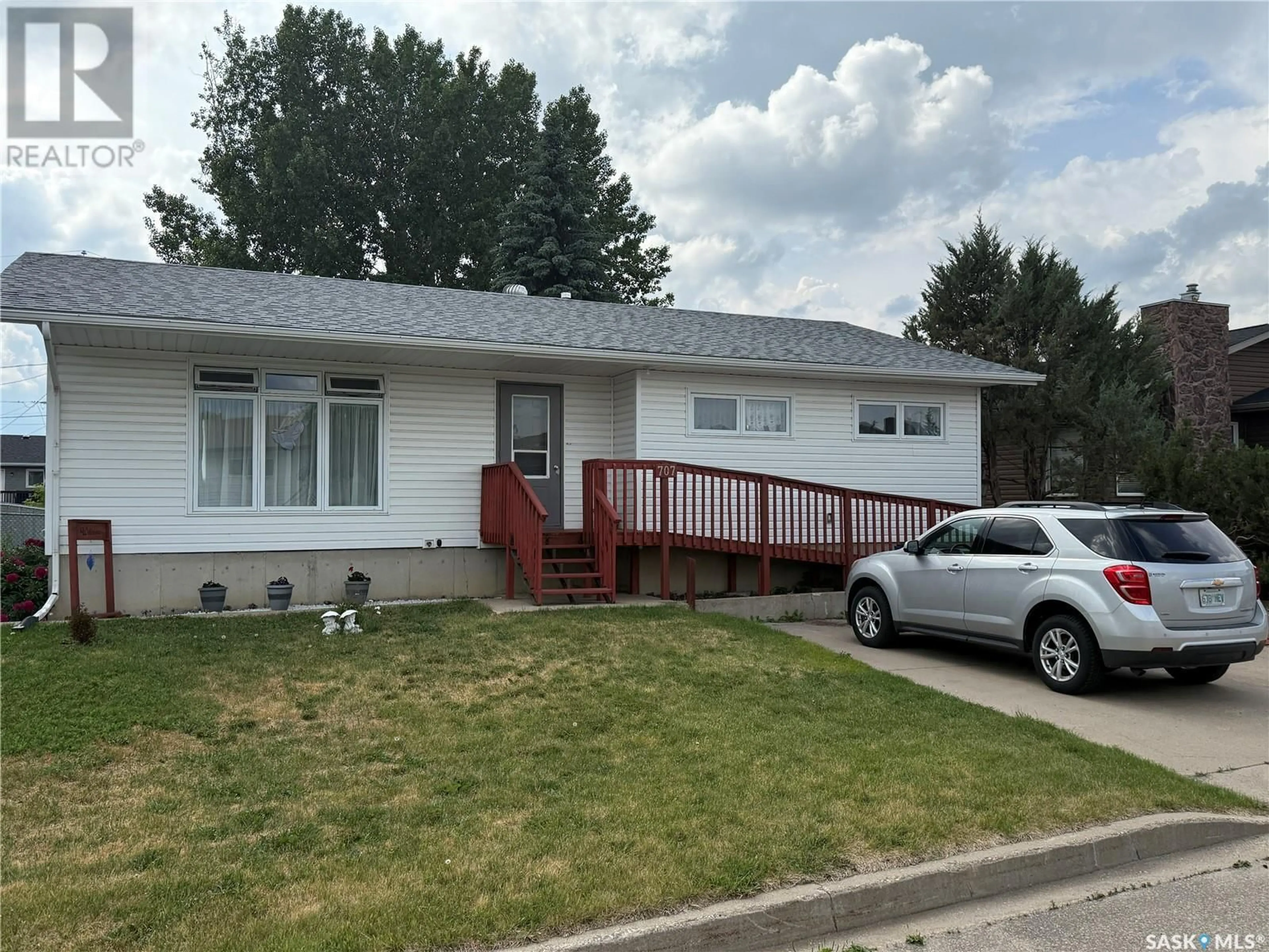 Home with vinyl exterior material, street for 707 CHAMBERS COURT, Shellbrook Saskatchewan S0J2E0