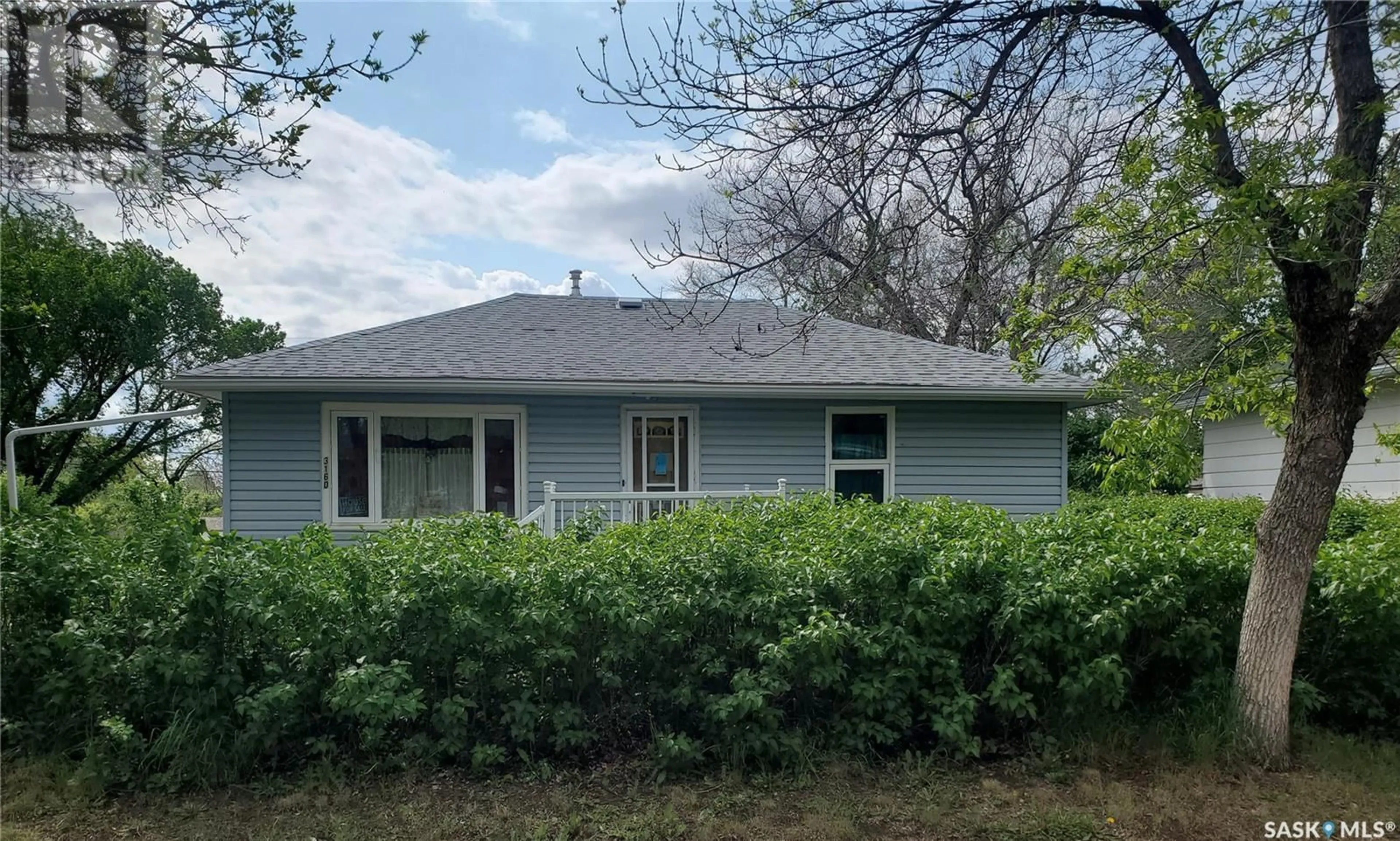Home with vinyl exterior material, street for 3160 RUTLAND AVENUE, Gull Lake Saskatchewan S0N1A0