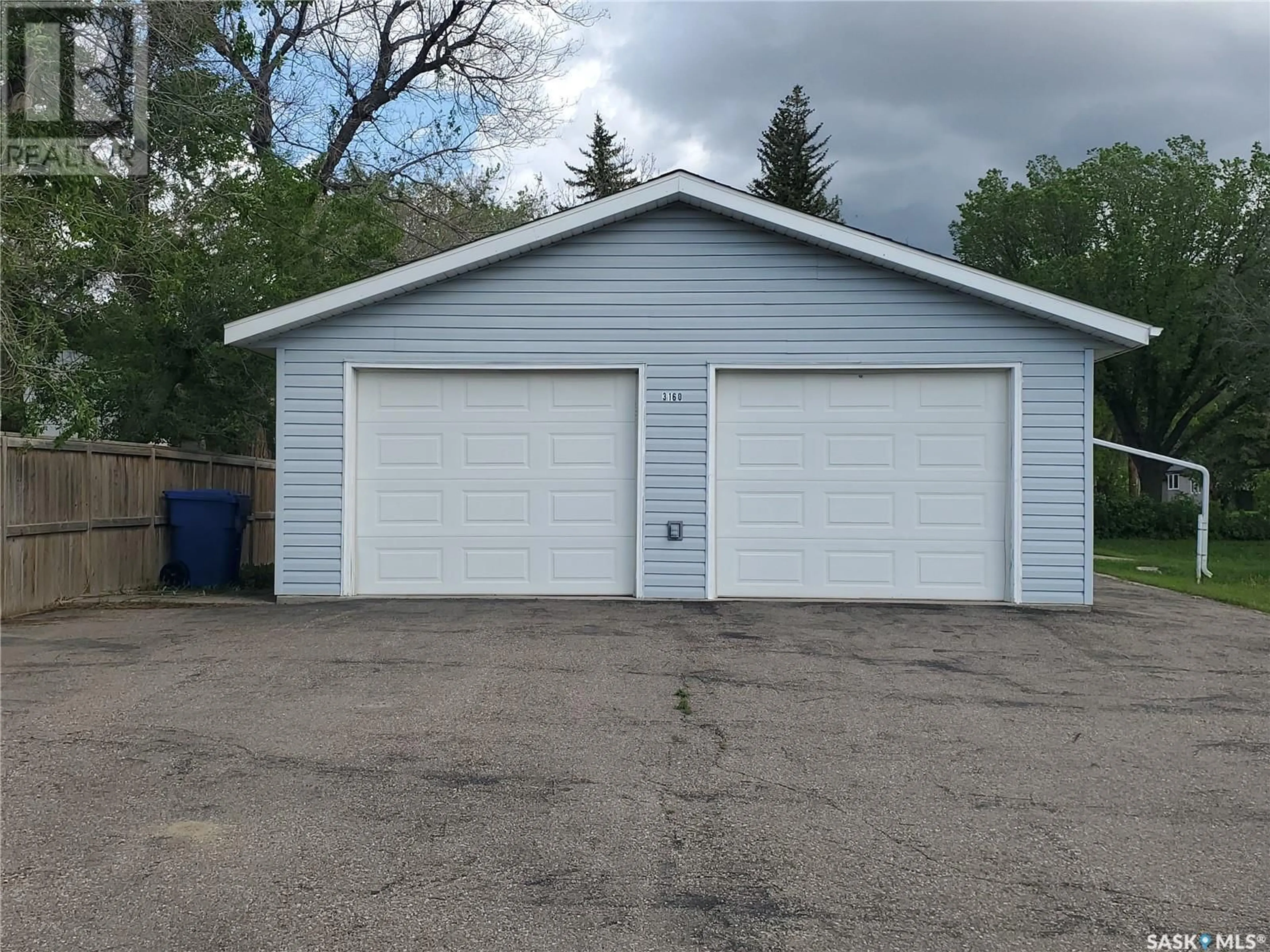 Indoor garage for 3160 RUTLAND AVENUE, Gull Lake Saskatchewan S0N1A0