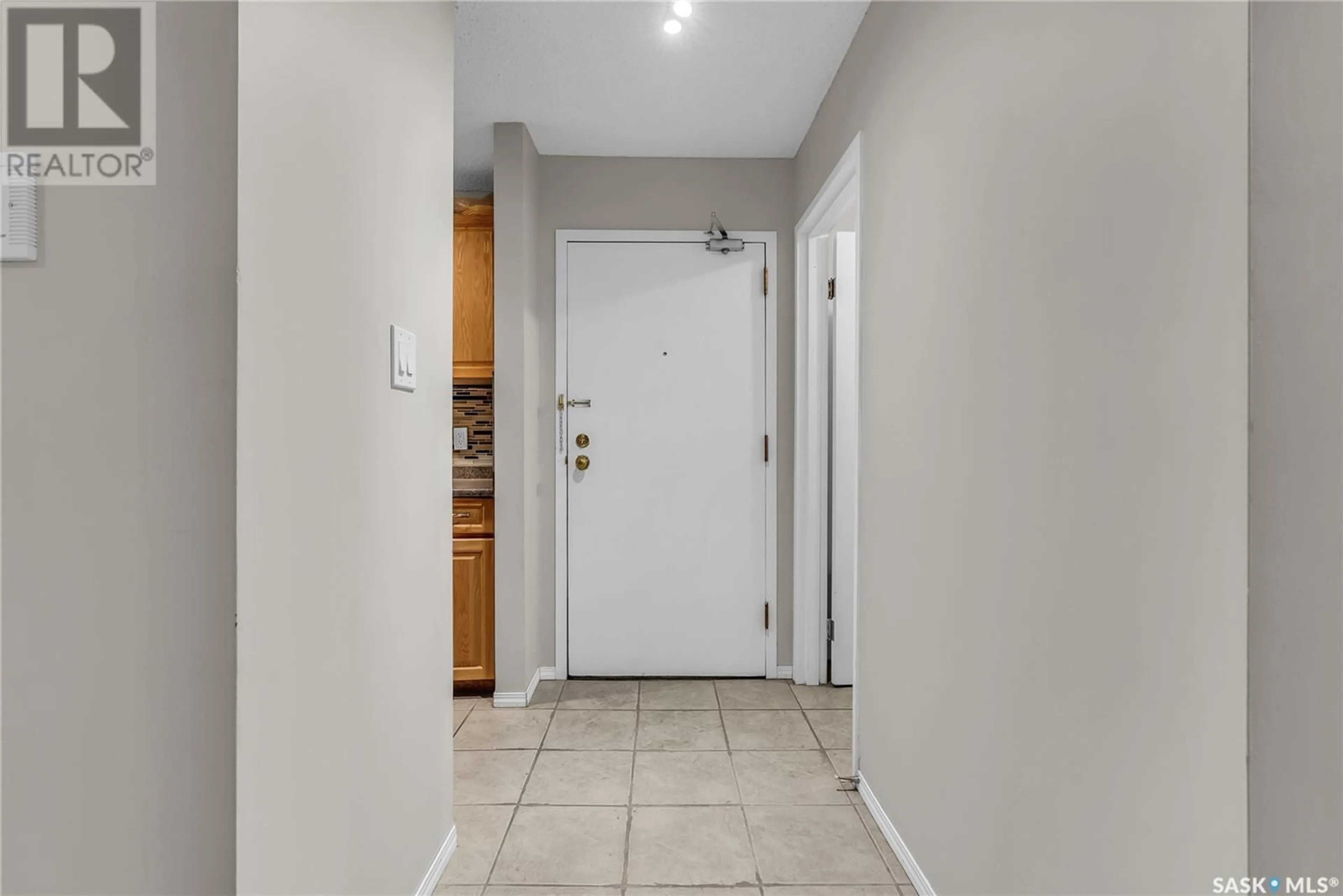 Indoor foyer for 510 - 730 PRAIRIE AVENUE, Saskatoon Saskatchewan S7N2V4