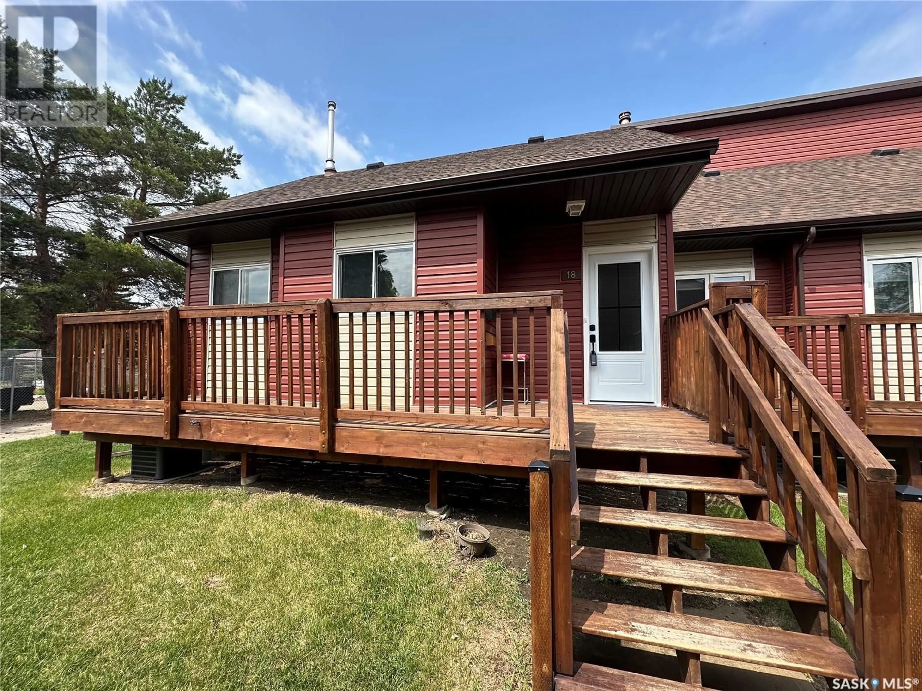 Home with vinyl exterior material, unknown for 18 PENDYGRASSE ROAD, Saskatoon Saskatchewan S7M4R3
