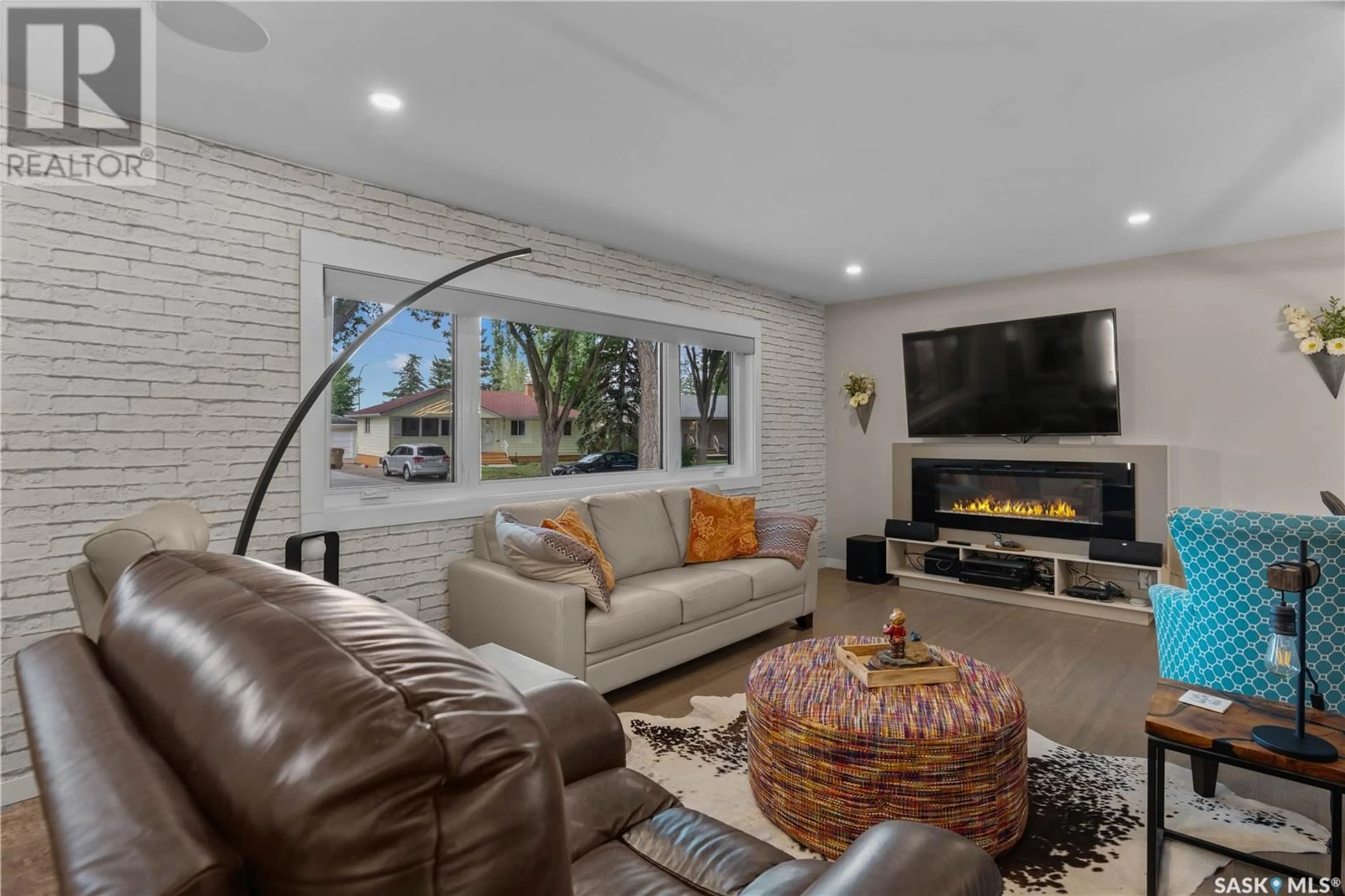 Living room with furniture, unknown for 46 MOTHERWELL CRESCENT, Regina Saskatchewan S4S3Z4