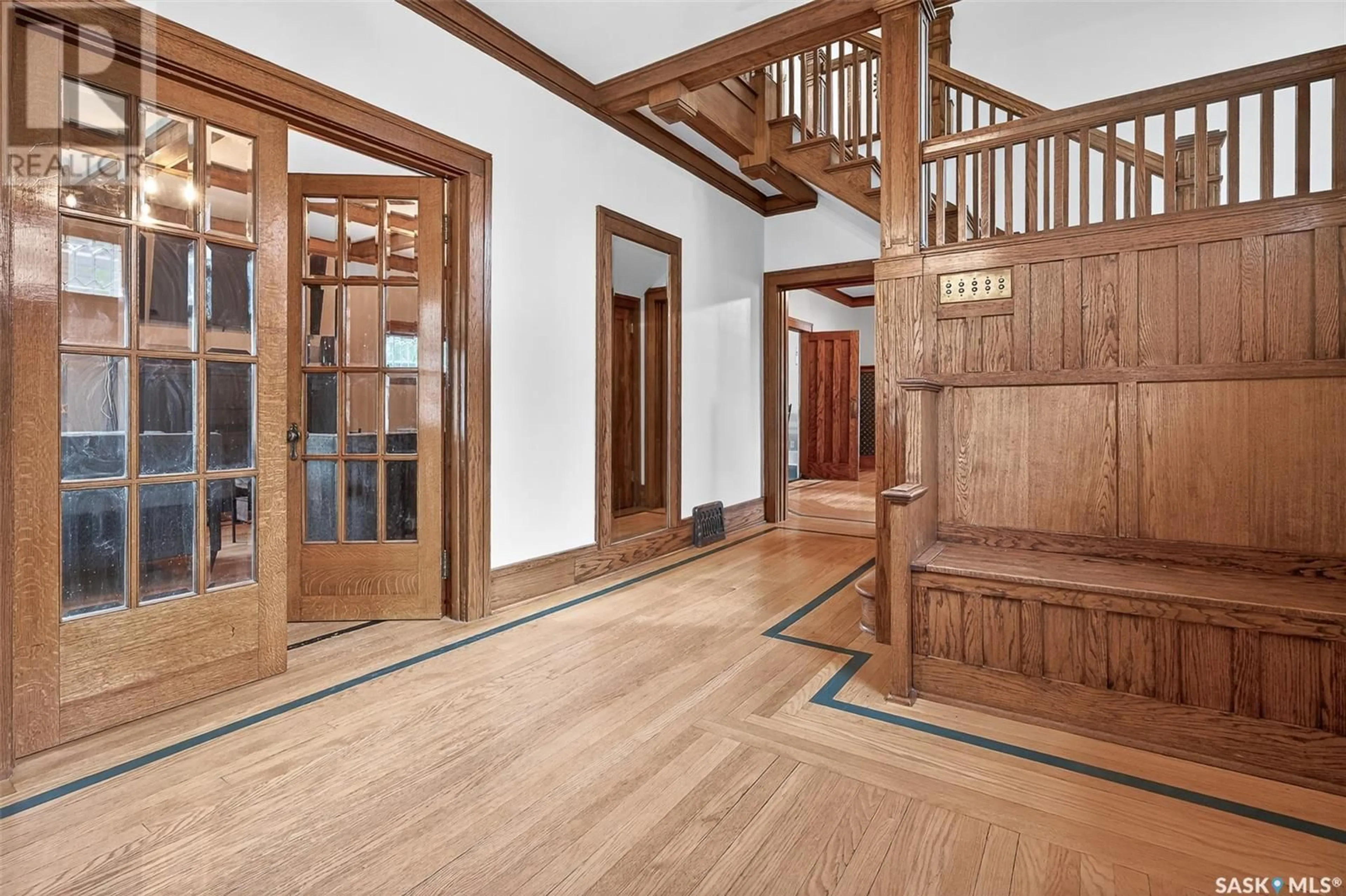 Indoor foyer for 1148 REDLAND AVENUE, Moose Jaw Saskatchewan S6H3P3