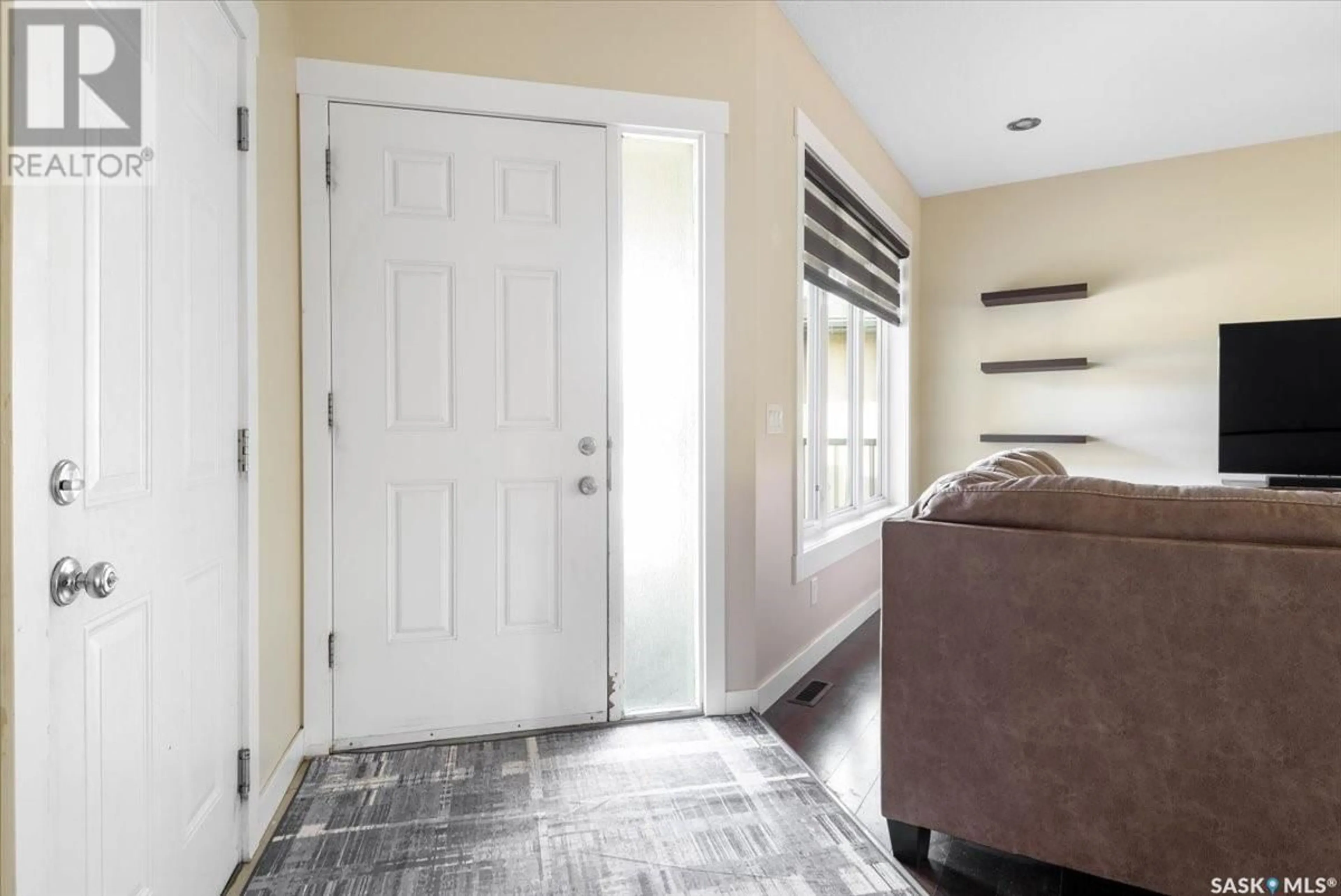 Indoor entryway for 21 DAWN BAY, White City Saskatchewan S4L0A1