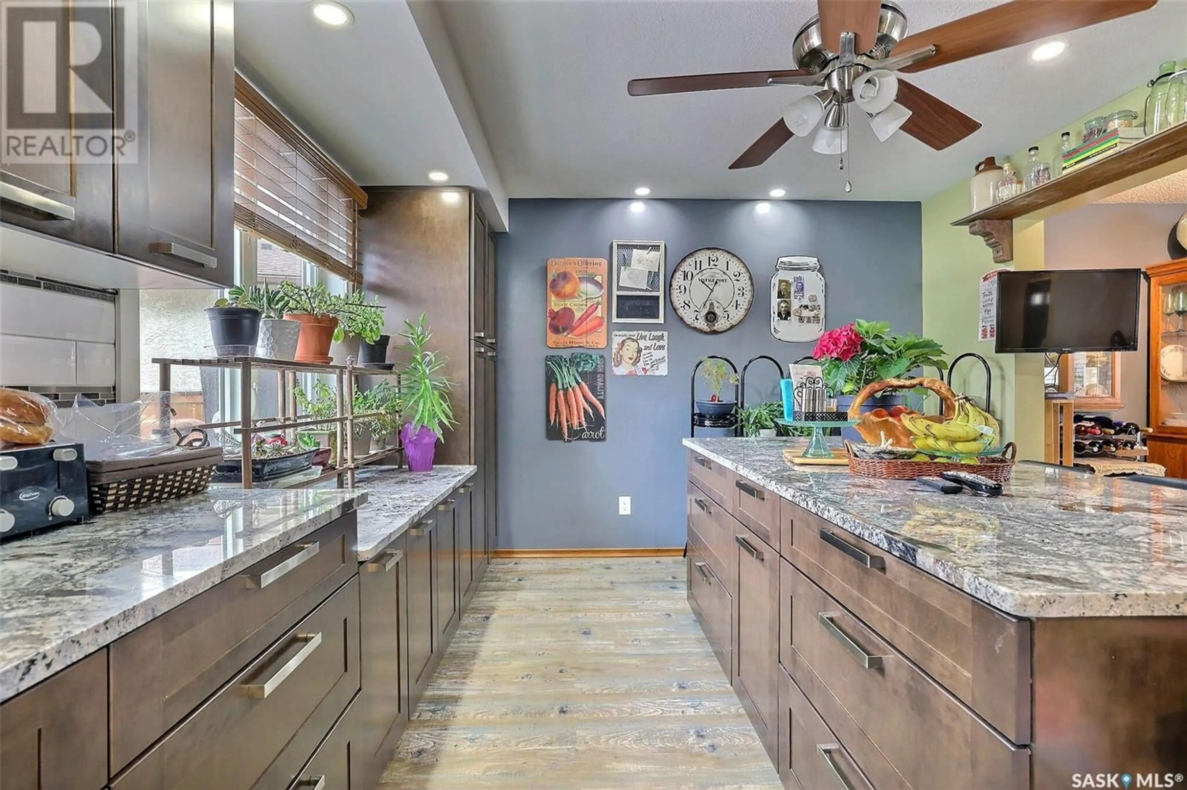 Contemporary kitchen, ceramic/tile floor for 169 DALGLIESH DRIVE, Regina Saskatchewan S4R7Y9