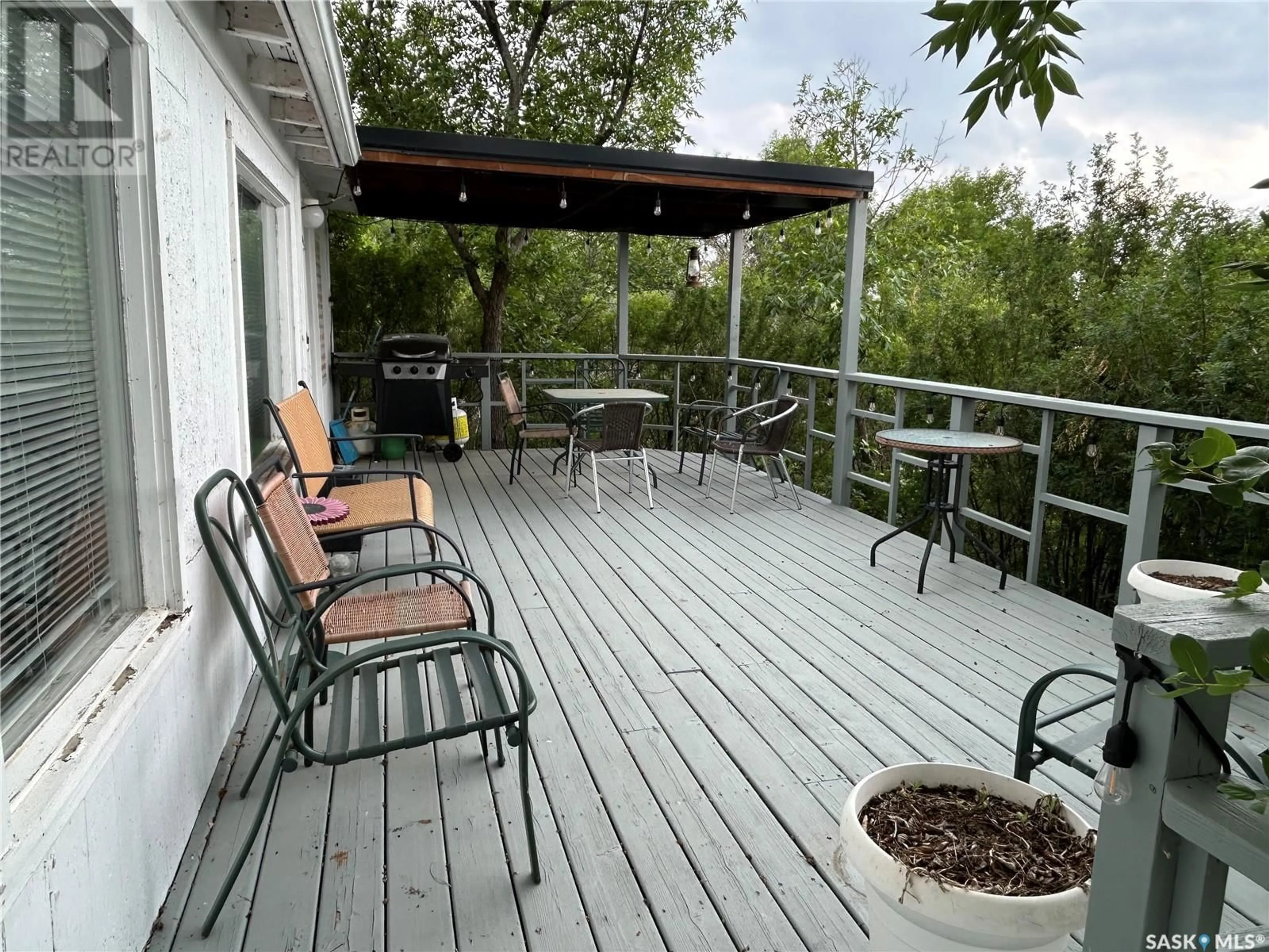 Patio, water/lake/river/ocean view for 590 MACMURCHY AVENUE, Regina Beach Saskatchewan S0G4C0