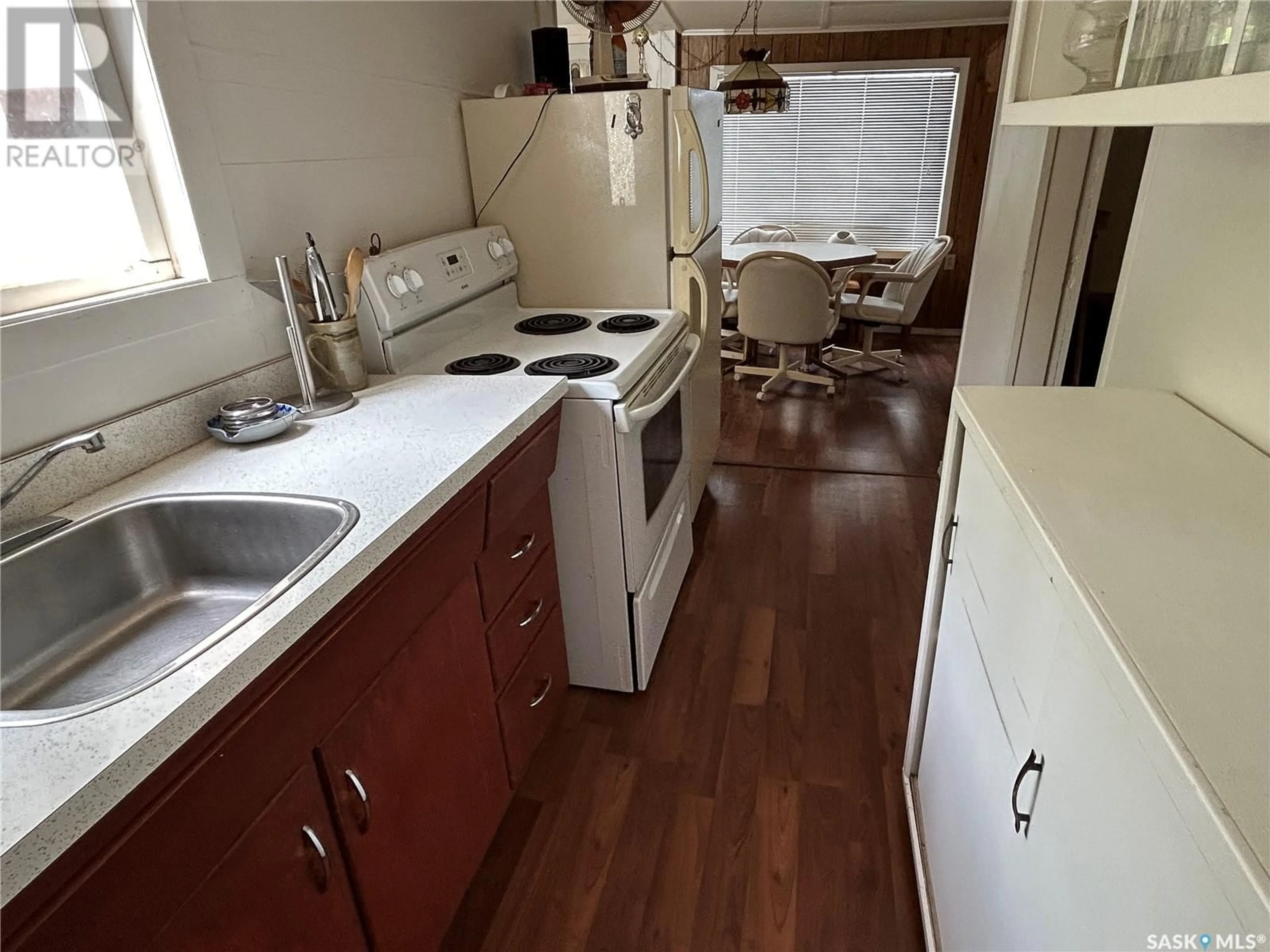 Standard kitchen, unknown for 590 MACMURCHY AVENUE, Regina Beach Saskatchewan S0G4C0