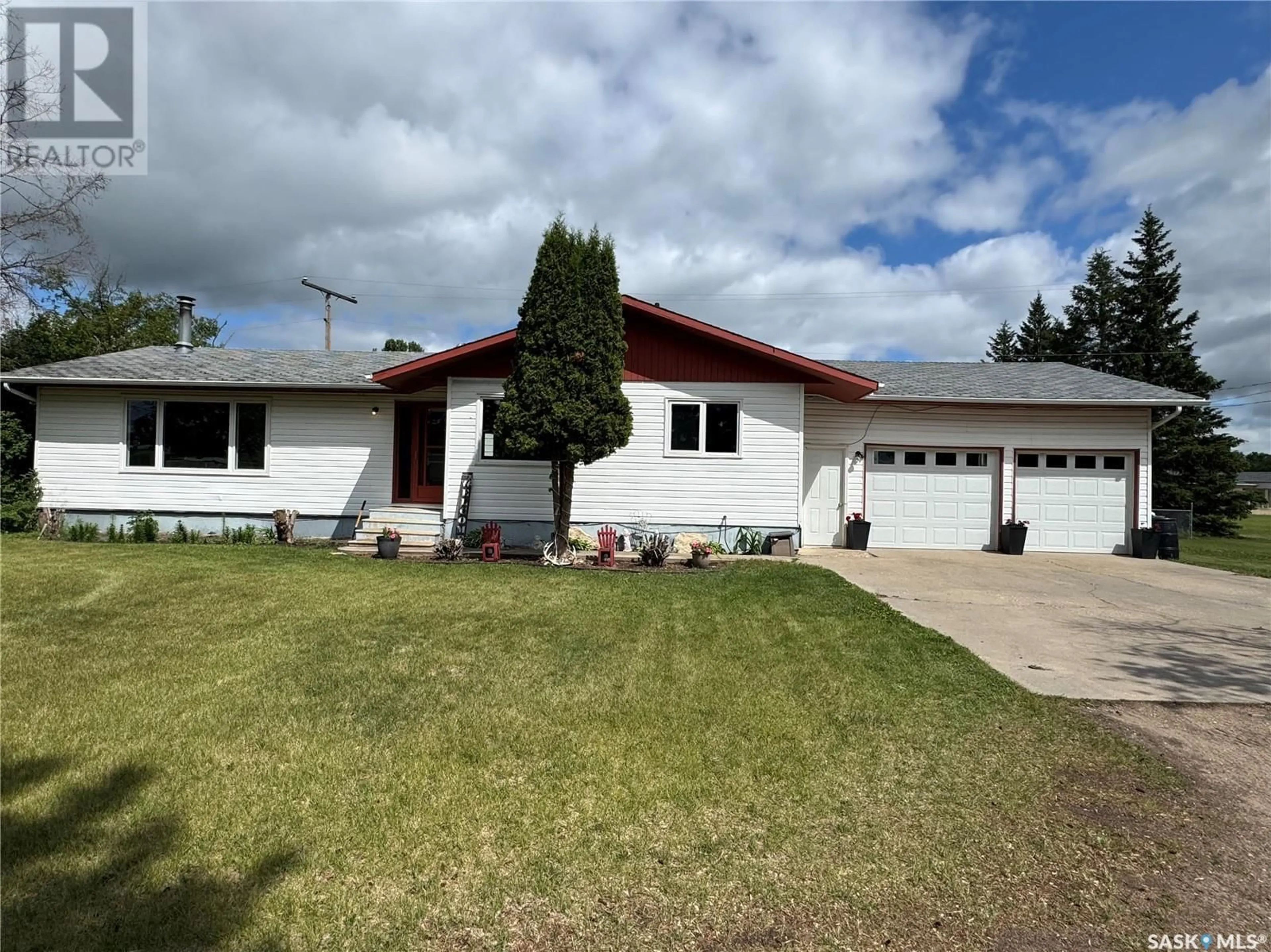 Home with vinyl exterior material, street for 208 STANHOPE AVENUE, Sturgis Saskatchewan S0A4A0