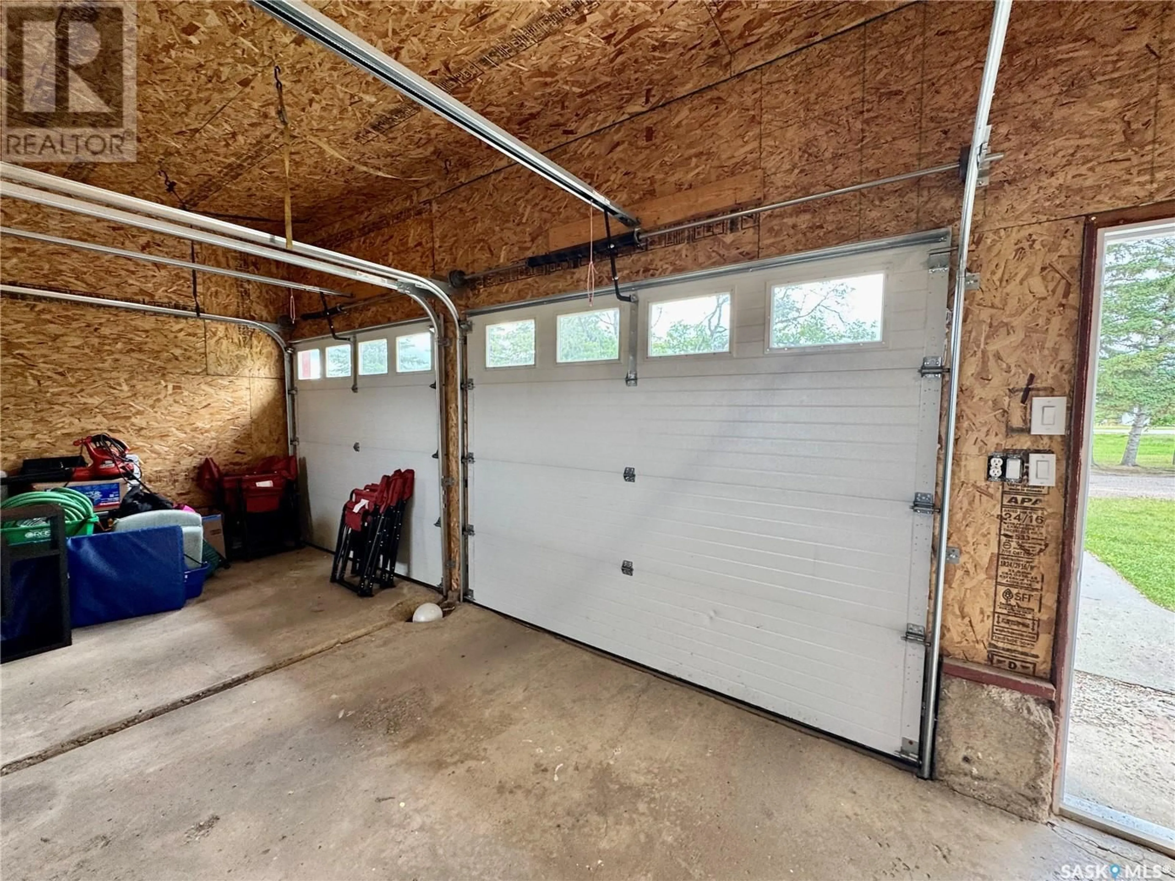 Indoor garage for 208 STANHOPE AVENUE, Sturgis Saskatchewan S0A4A0