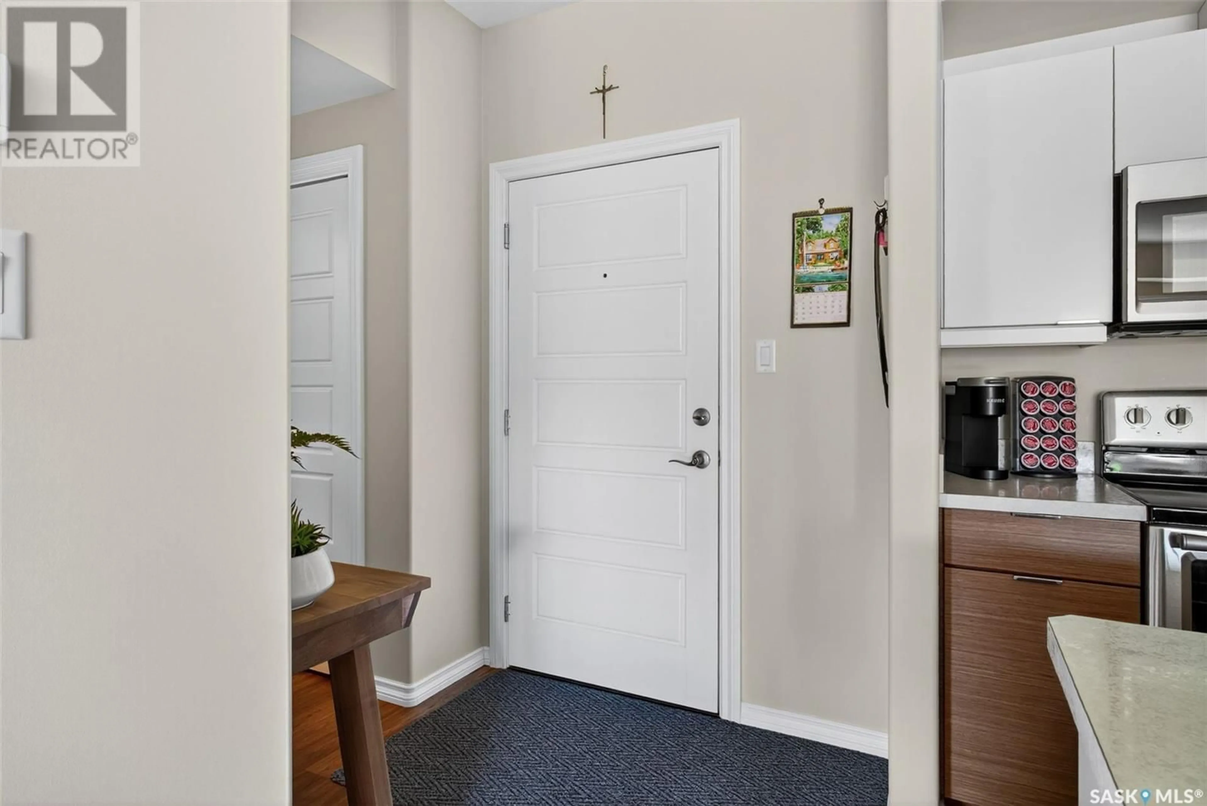 Indoor entryway for 305 - 4501 CHILD AVENUE, Regina Saskatchewan S4X0L7
