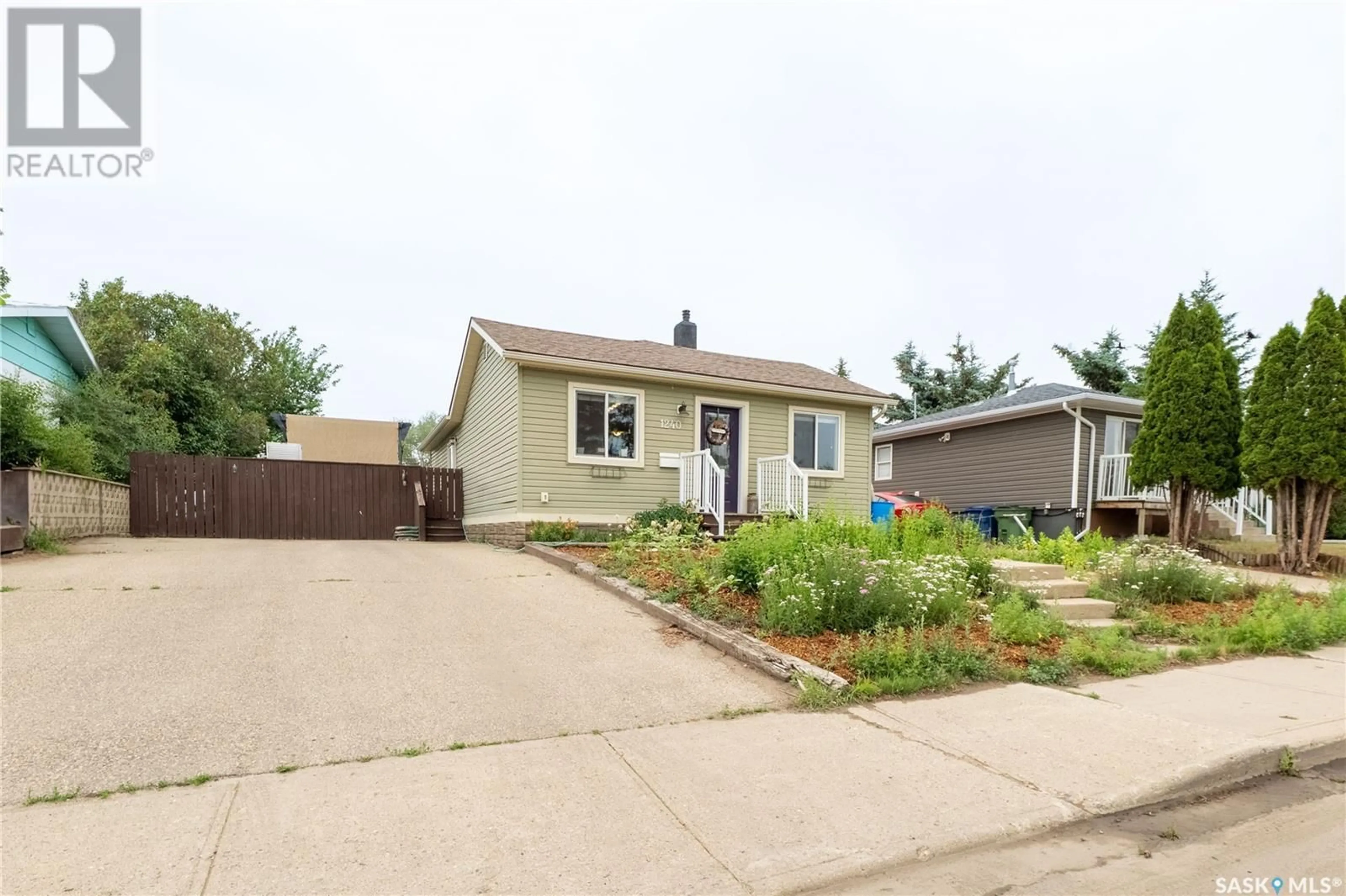Home with vinyl exterior material, street for 1240 COTEAU STREET, Moose Jaw Saskatchewan S6H5G8