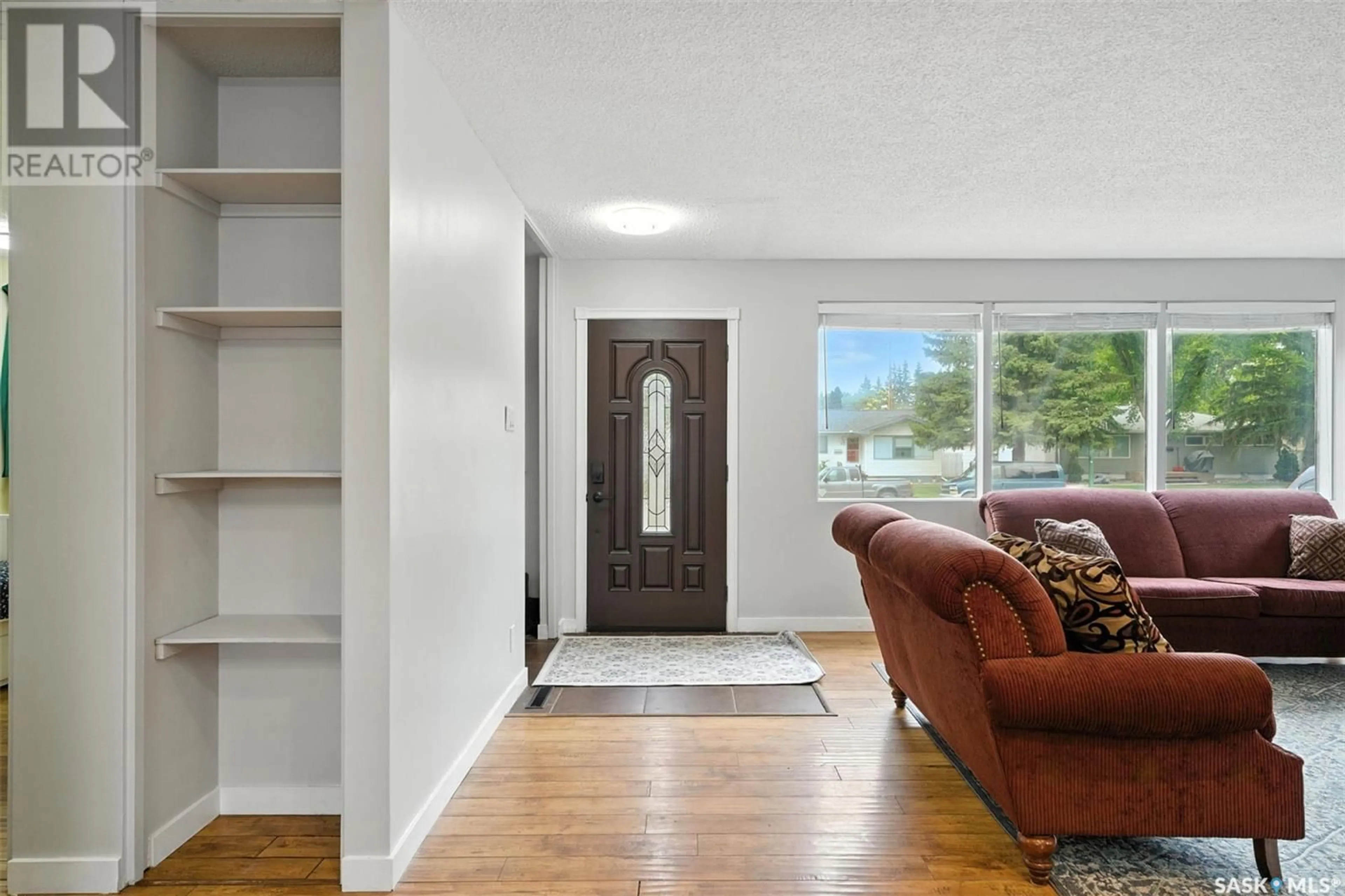 Indoor entryway for 16 LINDSAY DRIVE, Saskatoon Saskatchewan S7H3E1