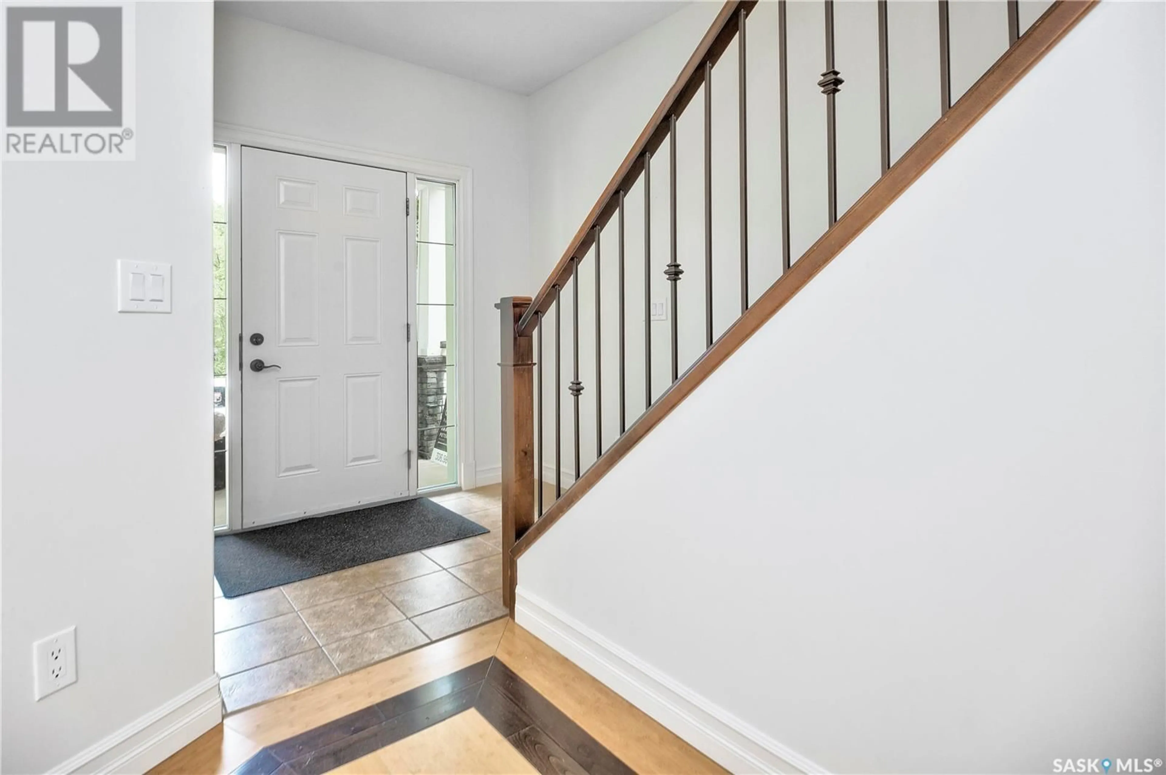Indoor entryway for E - 23 19TH STREET, Prince Albert Saskatchewan S6V1J1