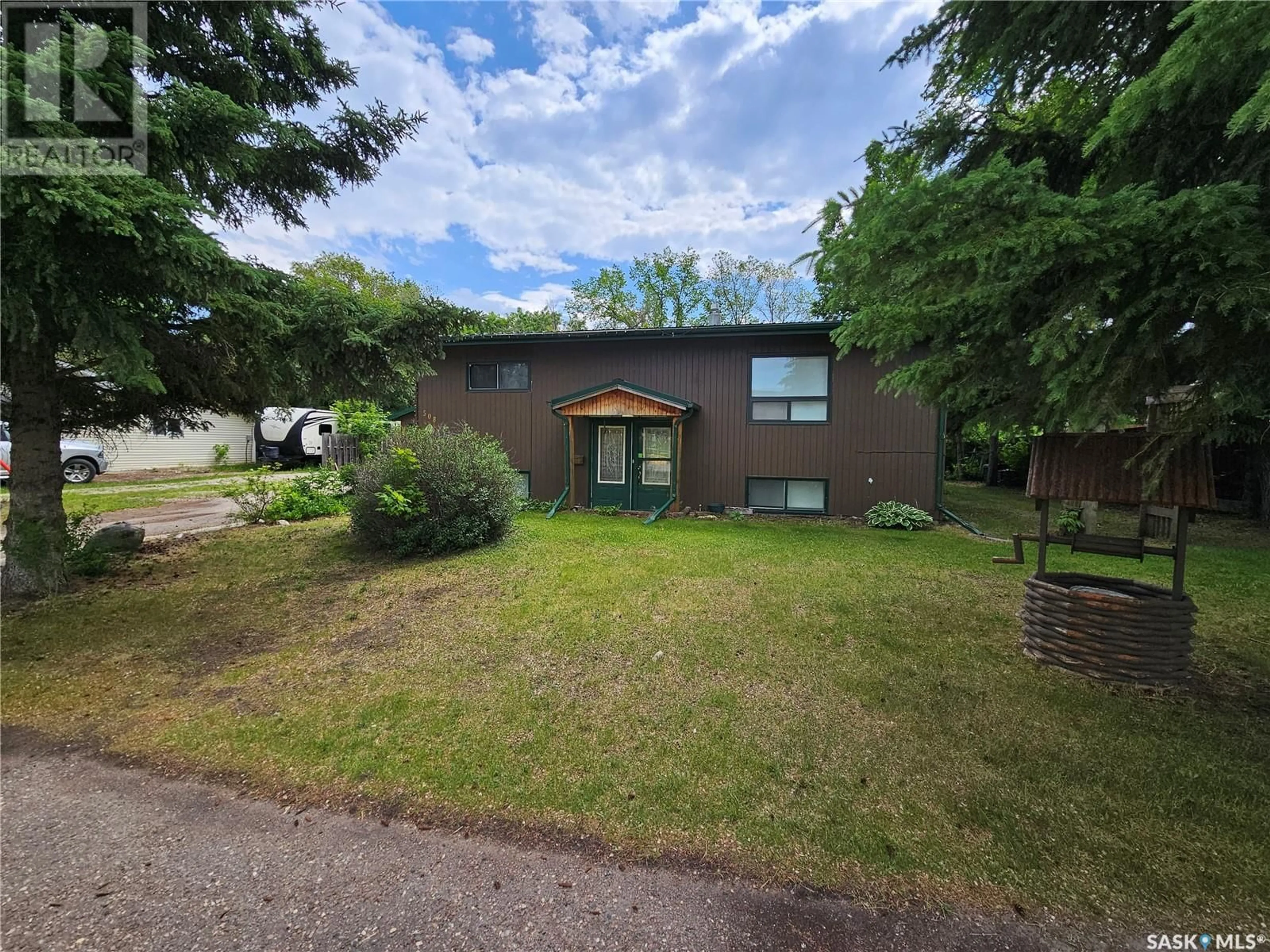 A pic from outside/outdoor area/front of a property/back of a property/a pic from drone, unknown for 508 5TH AVENUE, Meadow Lake Saskatchewan S9X1A9