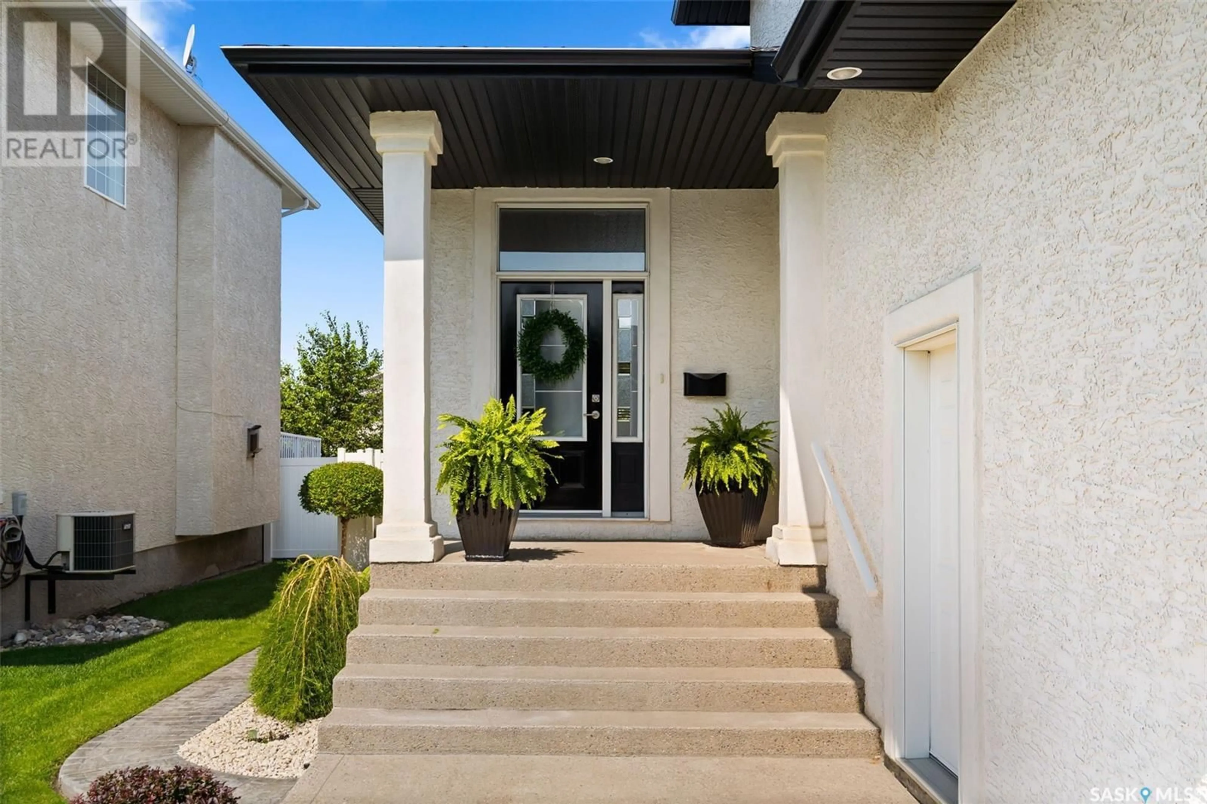 Indoor entryway for 2906 ST ANDREWS ROAD, Regina Saskatchewan S4V2Z8