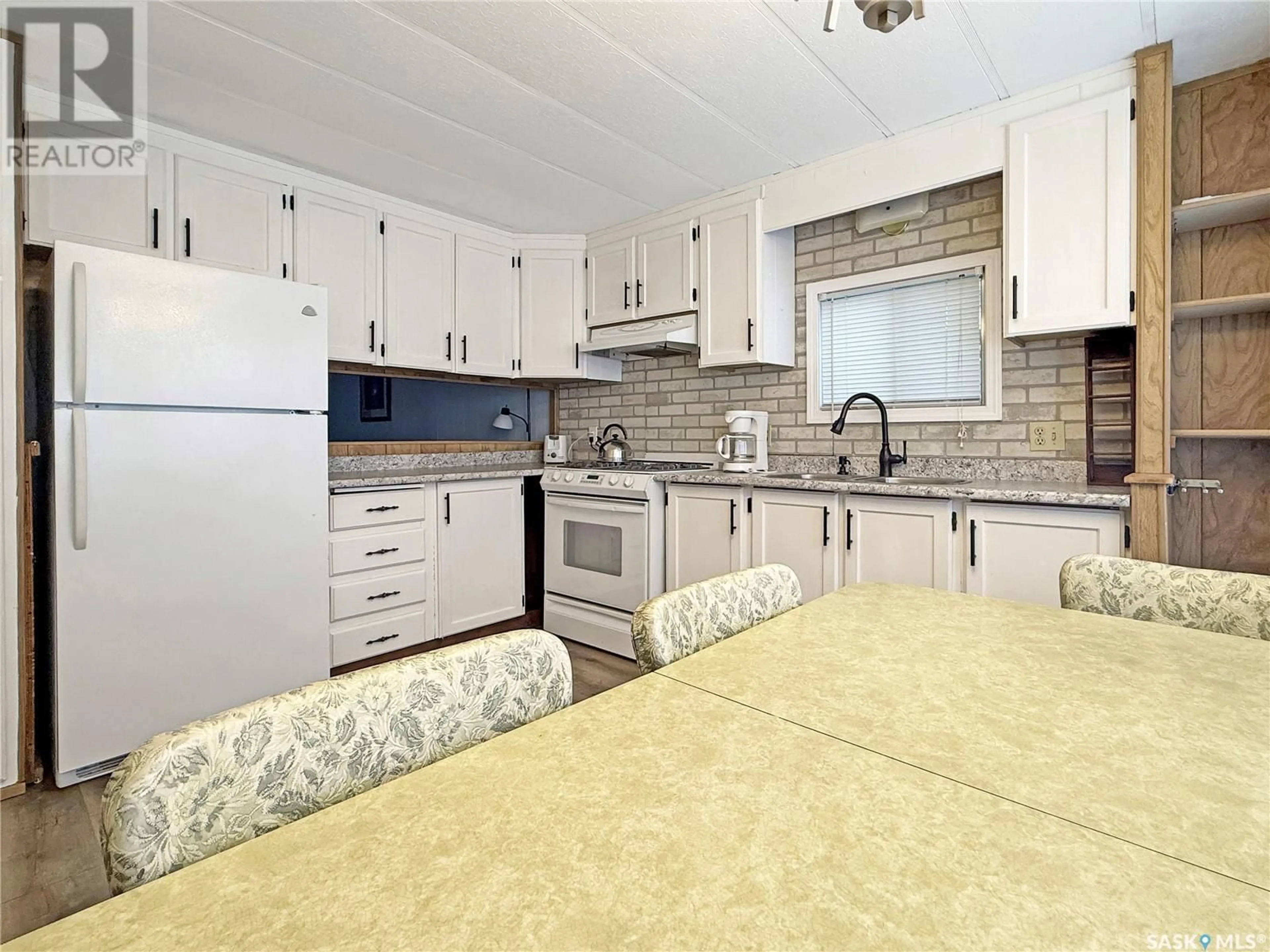 Open concept kitchen, ceramic/tile floor for 24 - 107 AMBROSE AVENUE, Lakeland Rm No. 521 Saskatchewan S0J0N0
