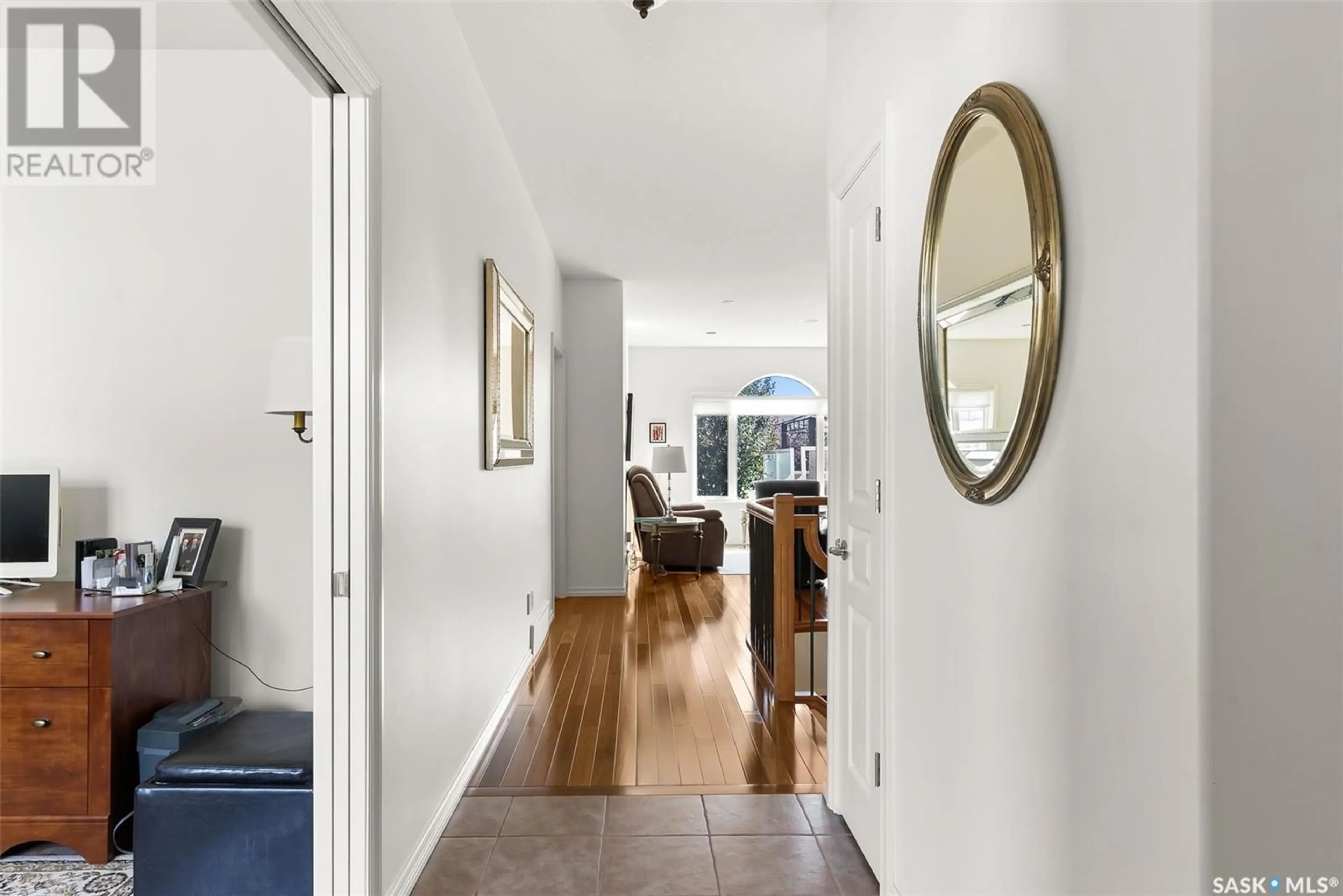 Indoor entryway for 10166 WASCANA ESTATES, Regina Saskatchewan S4V3E5