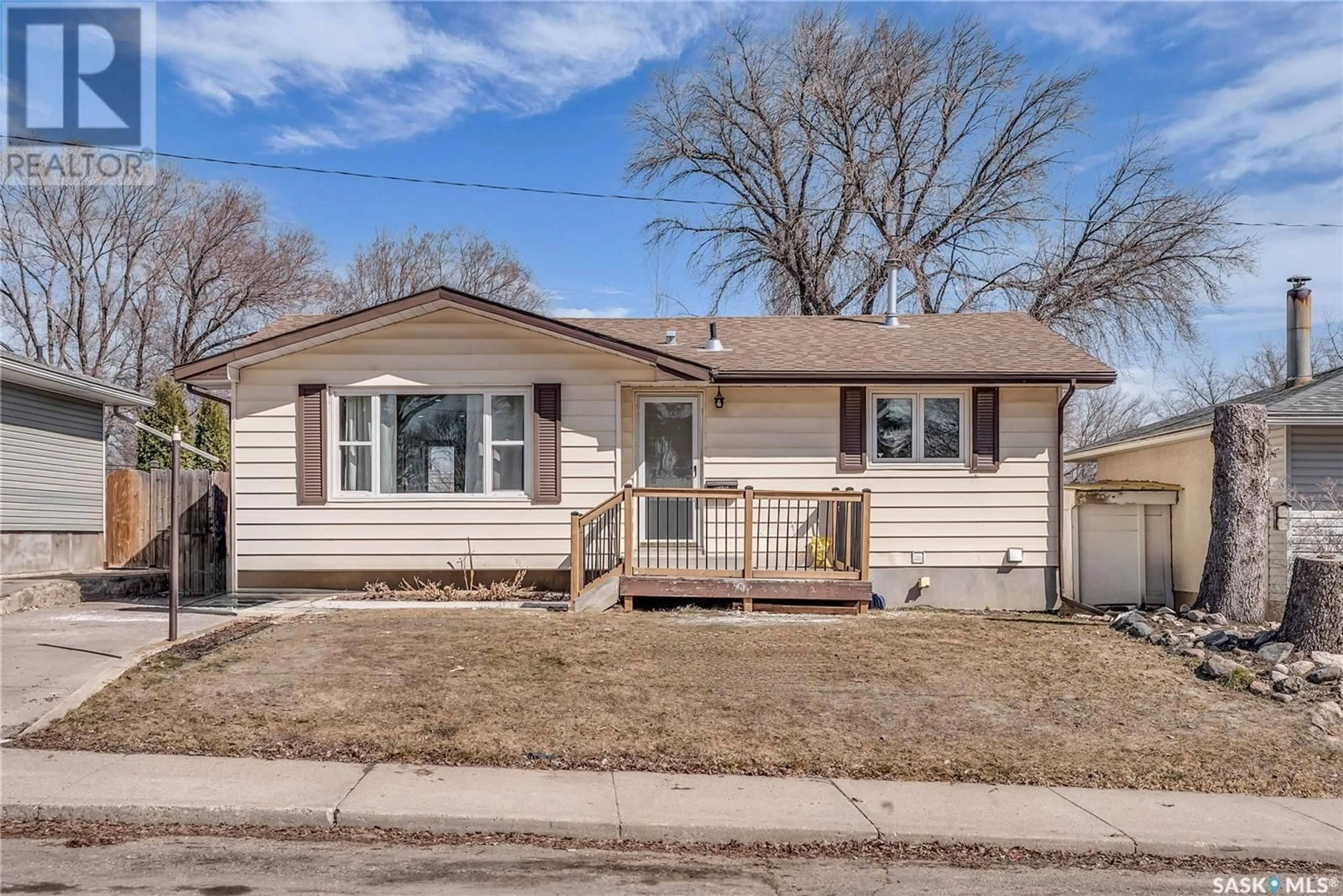 Home with vinyl exterior material, street for 518 T AVENUE, Saskatoon Saskatchewan S7M3B4