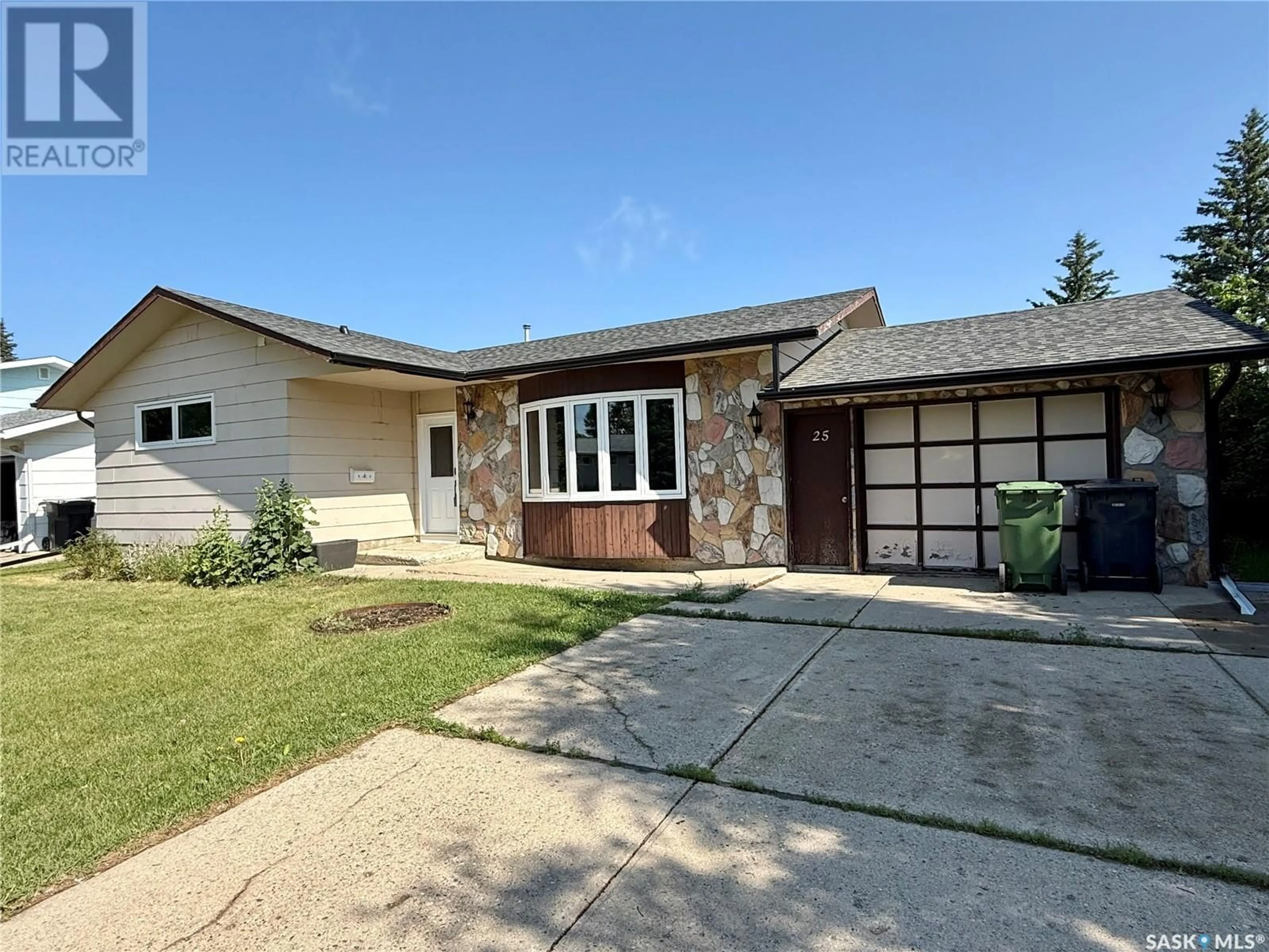 Home with vinyl exterior material, street for 25 CENTENNIAL DRIVE, Yorkton Saskatchewan S3N3B9
