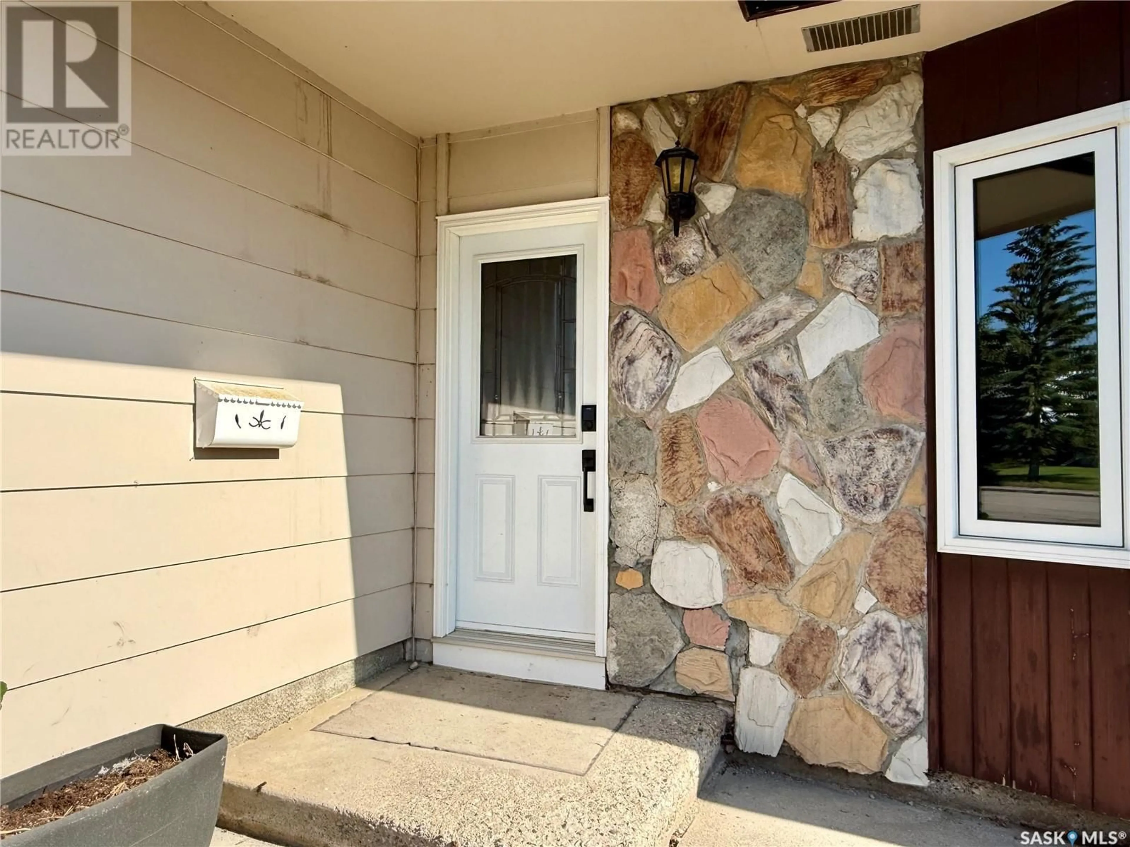 Indoor entryway for 25 CENTENNIAL DRIVE, Yorkton Saskatchewan S3N3B9