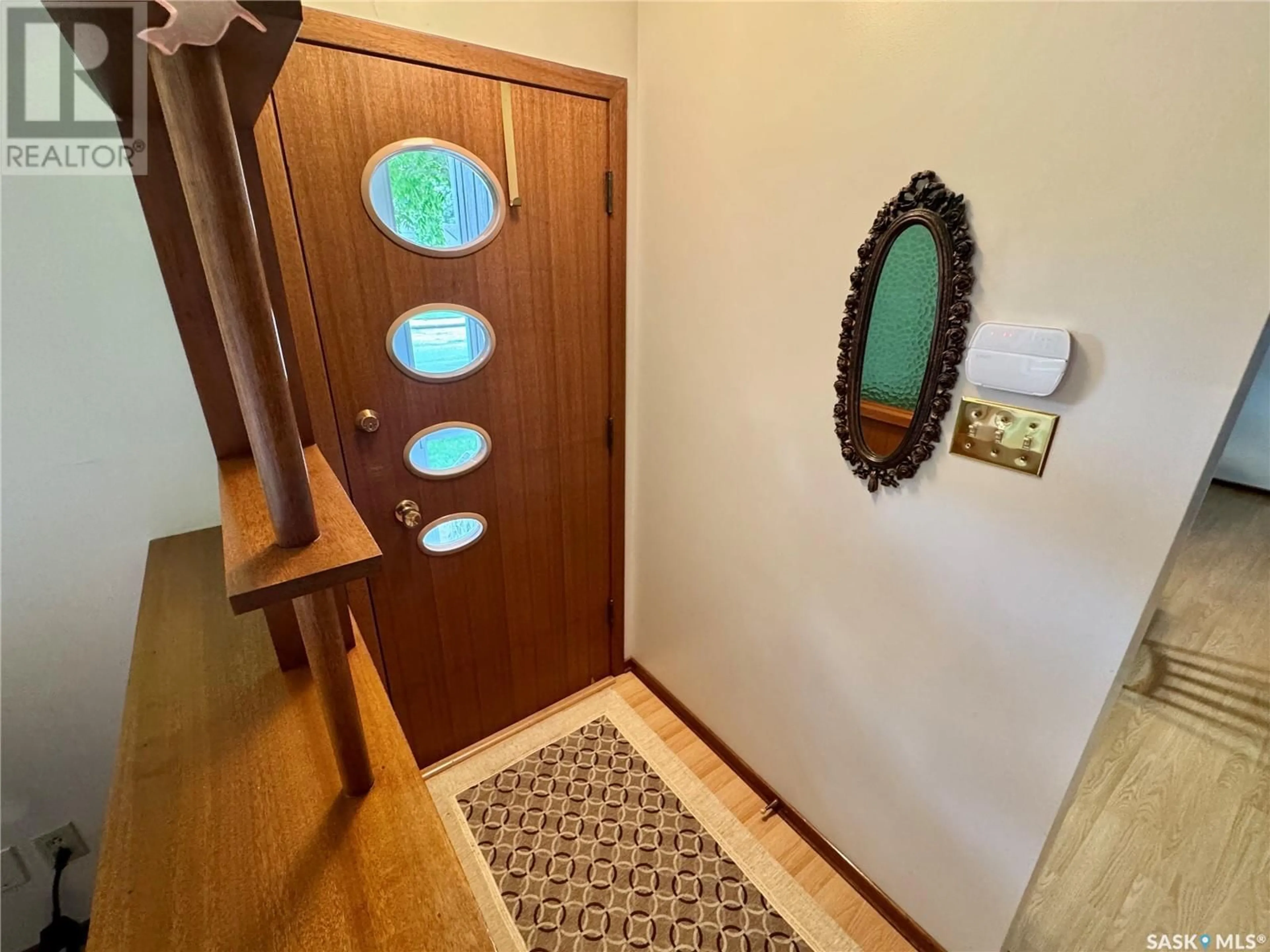 Indoor entryway for 10 MOSSFIELD PLACE, Yorkton Saskatchewan S3N2R7