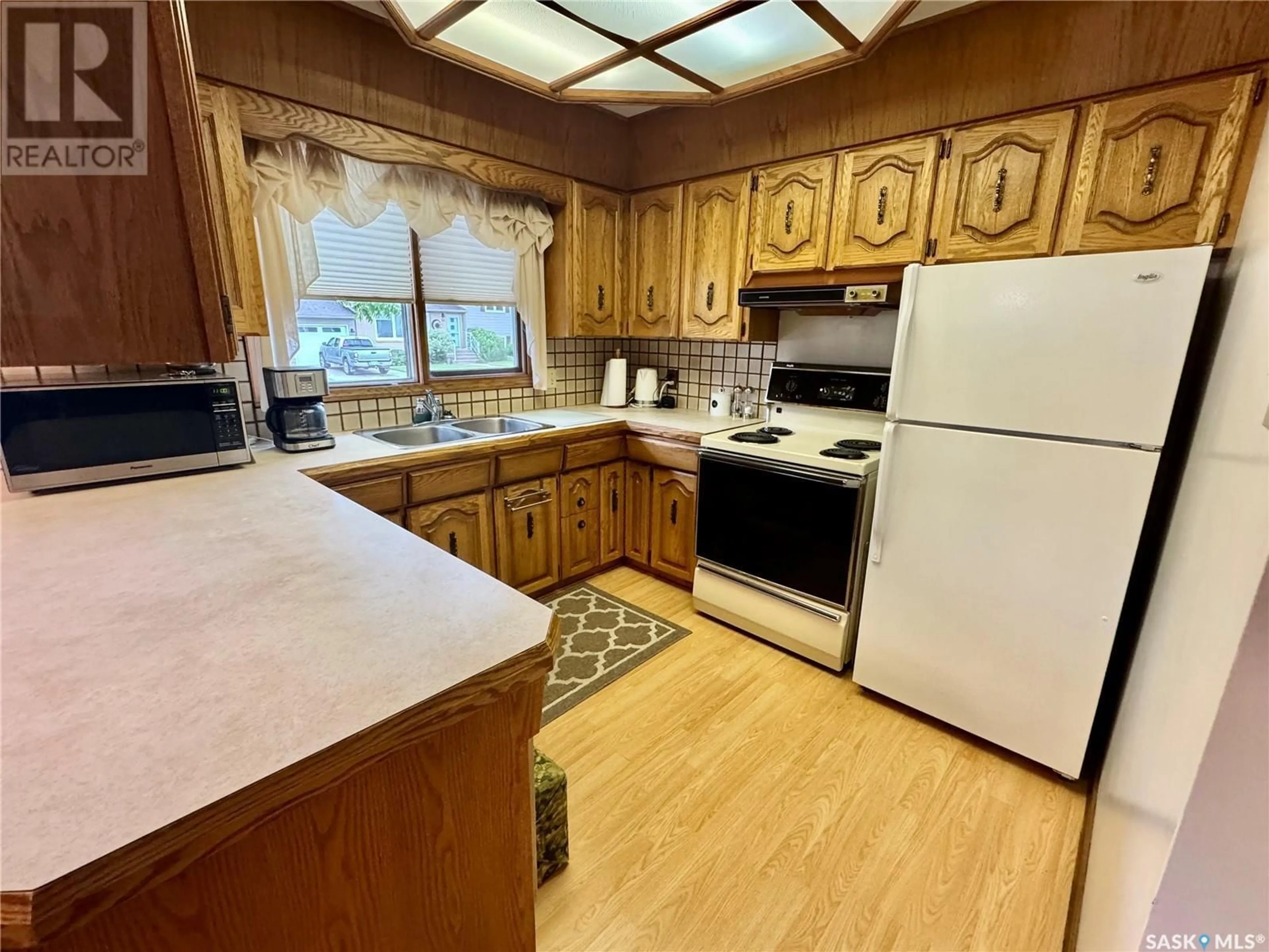 Standard kitchen, unknown for 10 MOSSFIELD PLACE, Yorkton Saskatchewan S3N2R7
