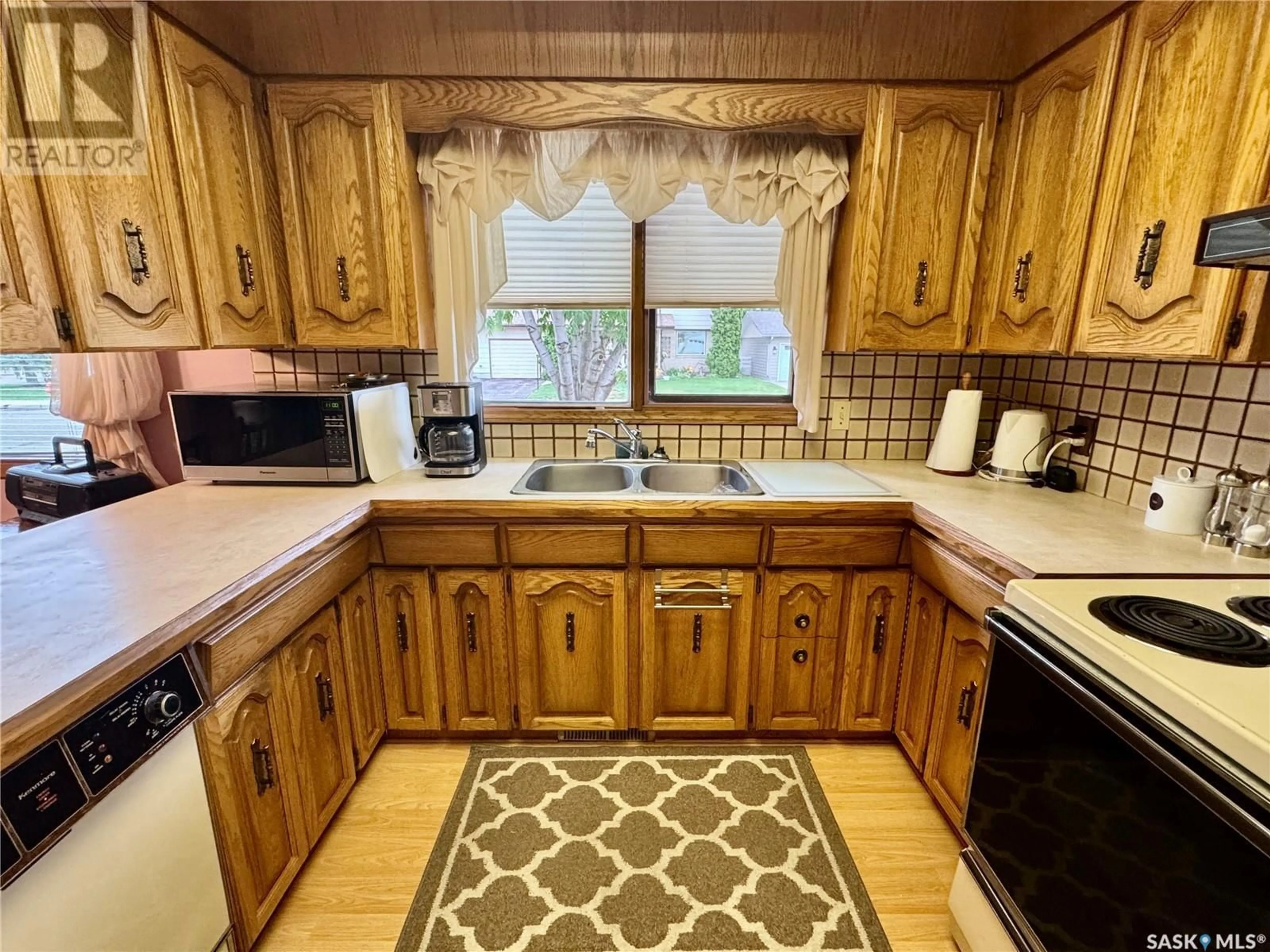 Standard kitchen, unknown for 10 MOSSFIELD PLACE, Yorkton Saskatchewan S3N2R7