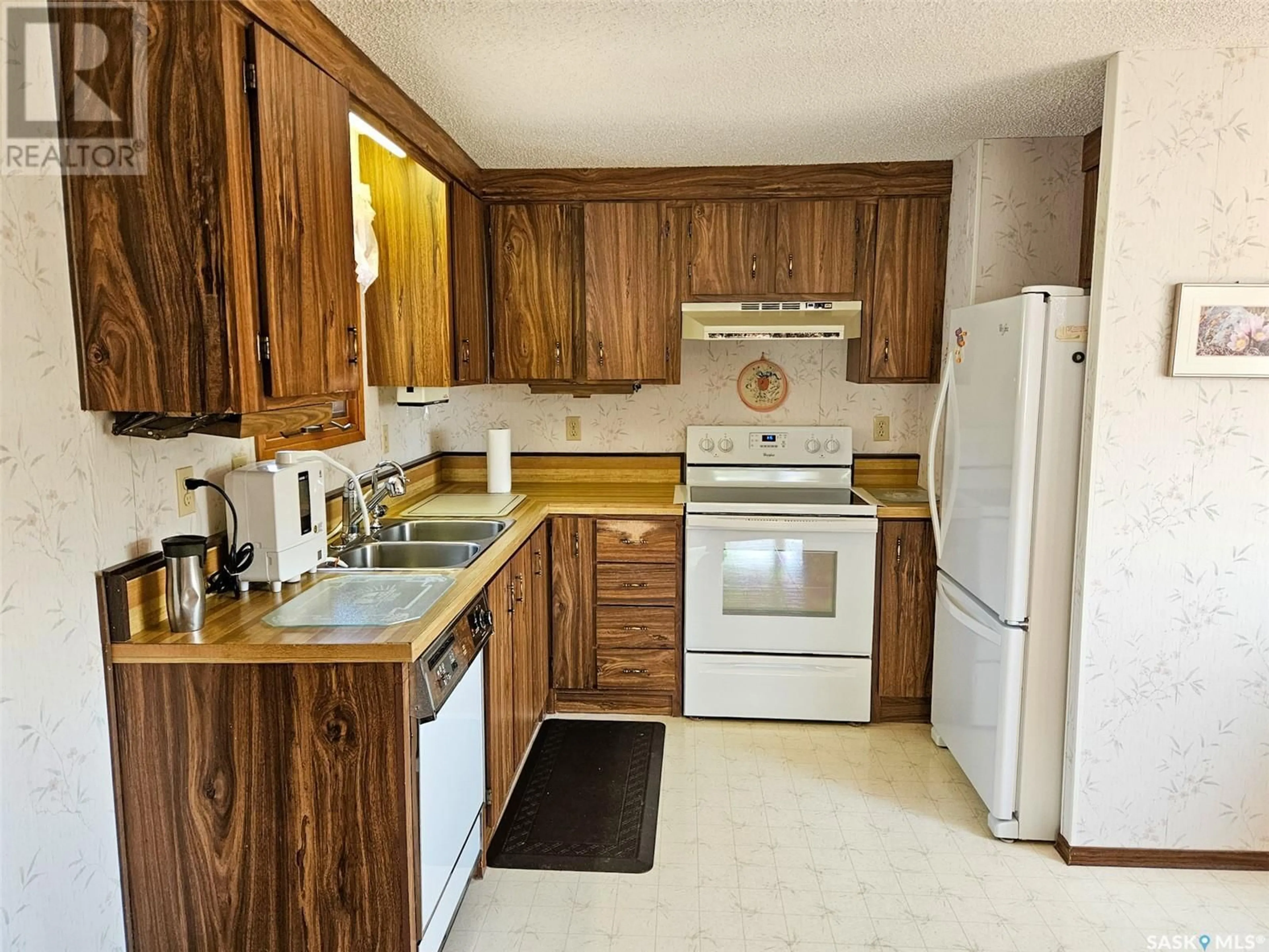 Standard kitchen, unknown for 511 GEROW STREET, Morse Saskatchewan S0H3C0