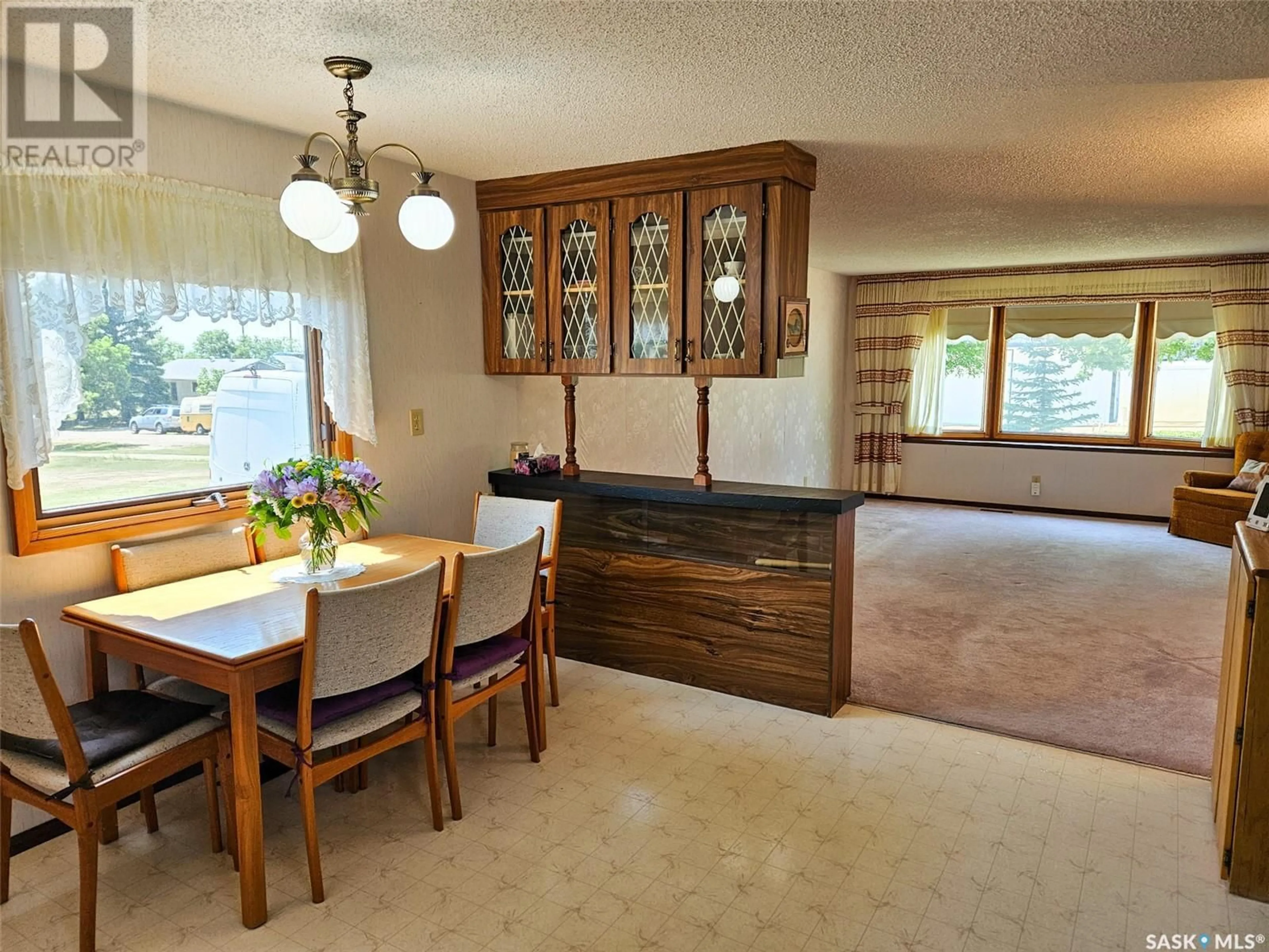 Dining room, wood/laminate floor for 511 GEROW STREET, Morse Saskatchewan S0H3C0