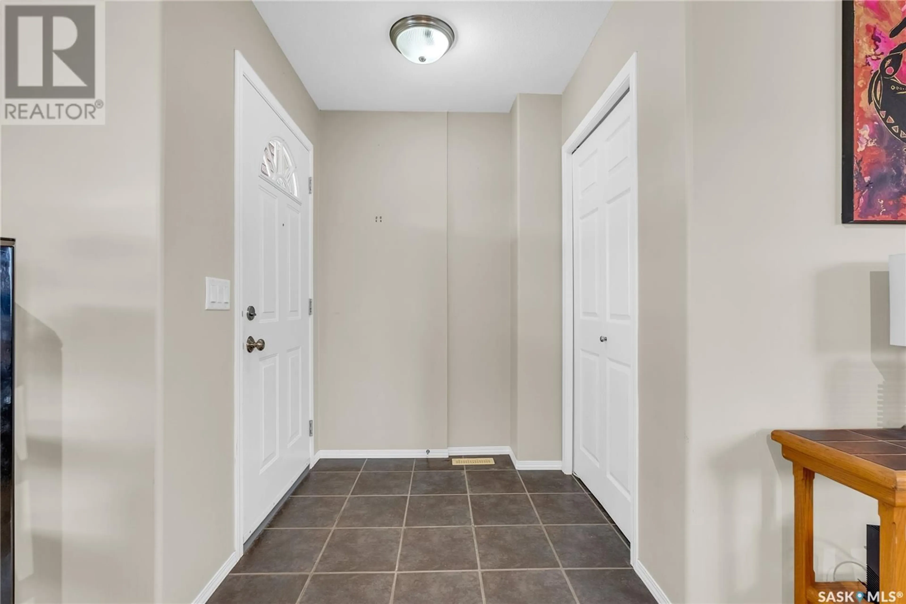 Indoor entryway for 403 RUTHERFORD CRESCENT, Saskatoon Saskatchewan S7N4X7