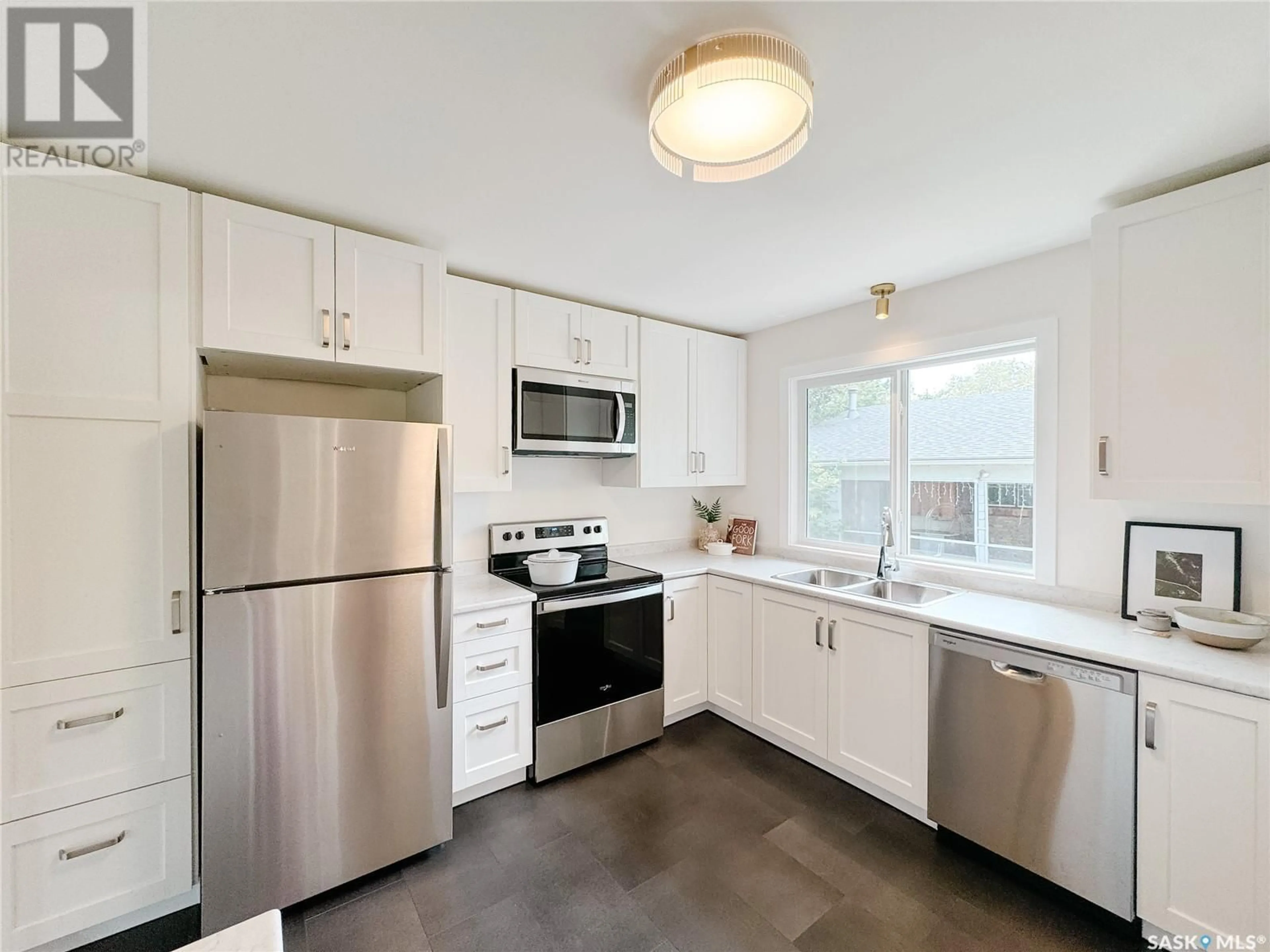Standard kitchen, unknown for 49 RUTTER CRESCENT, Saskatoon Saskatchewan S7H3B6