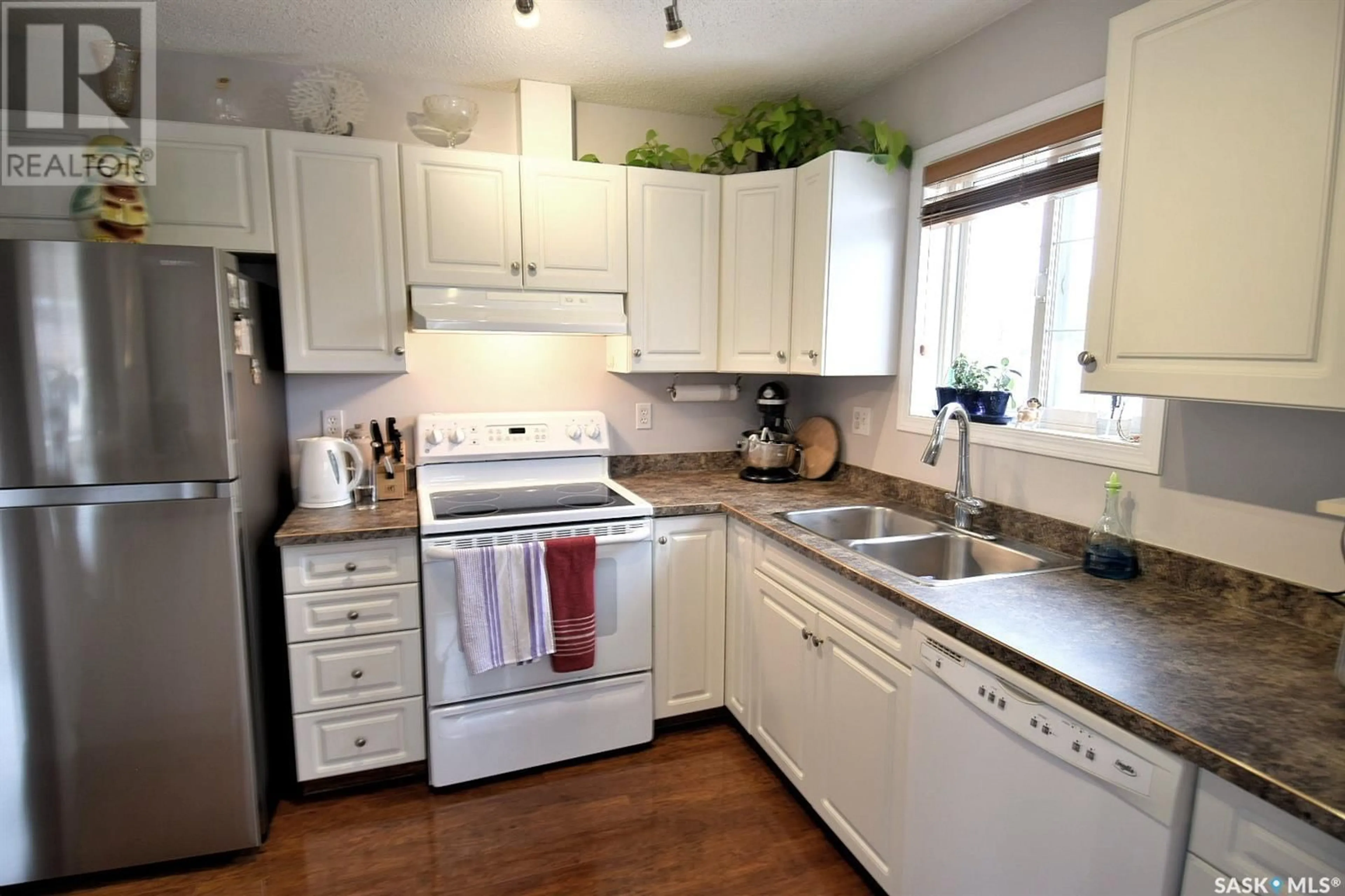 Standard kitchen, unknown for 304 - 1012 LANSDOWNE AVENUE, Saskatoon Saskatchewan S7H2C3