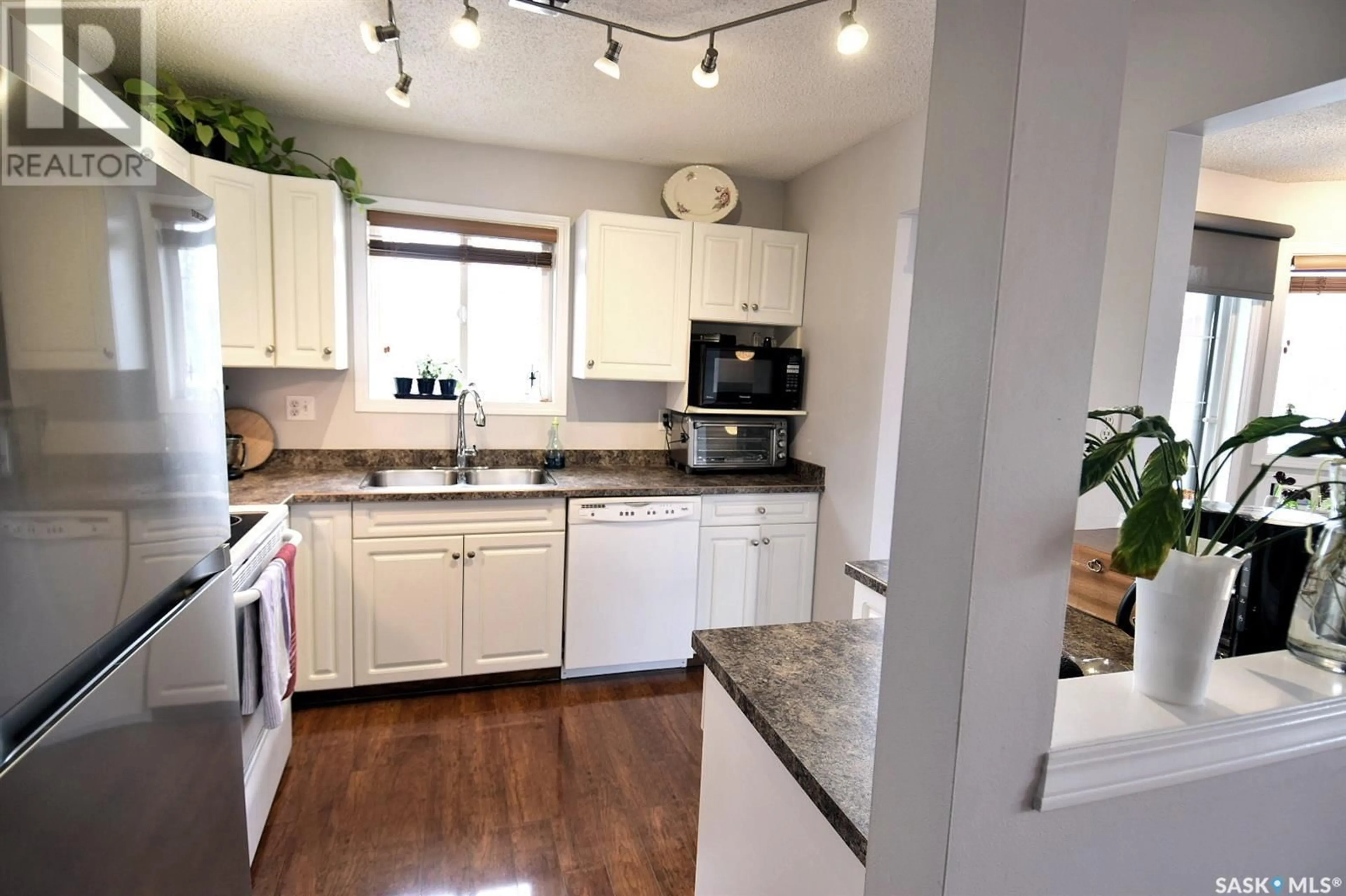 Open concept kitchen, unknown for 304 - 1012 LANSDOWNE AVENUE, Saskatoon Saskatchewan S7H2C3