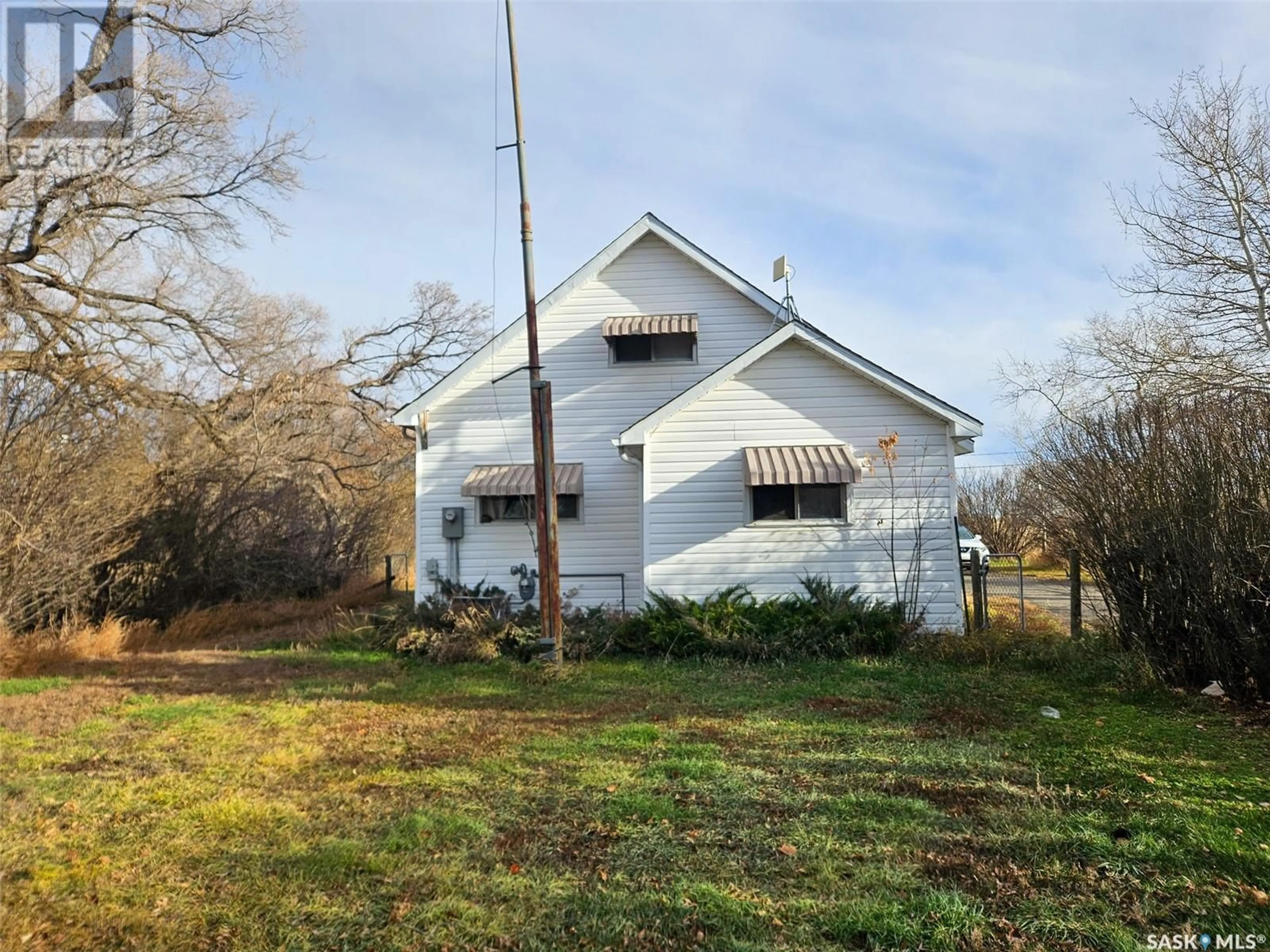 A pic from outside/outdoor area/front of a property/back of a property/a pic from drone, building for 109 KAUFMAN STREET, Hodgeville Saskatchewan S0H2B0