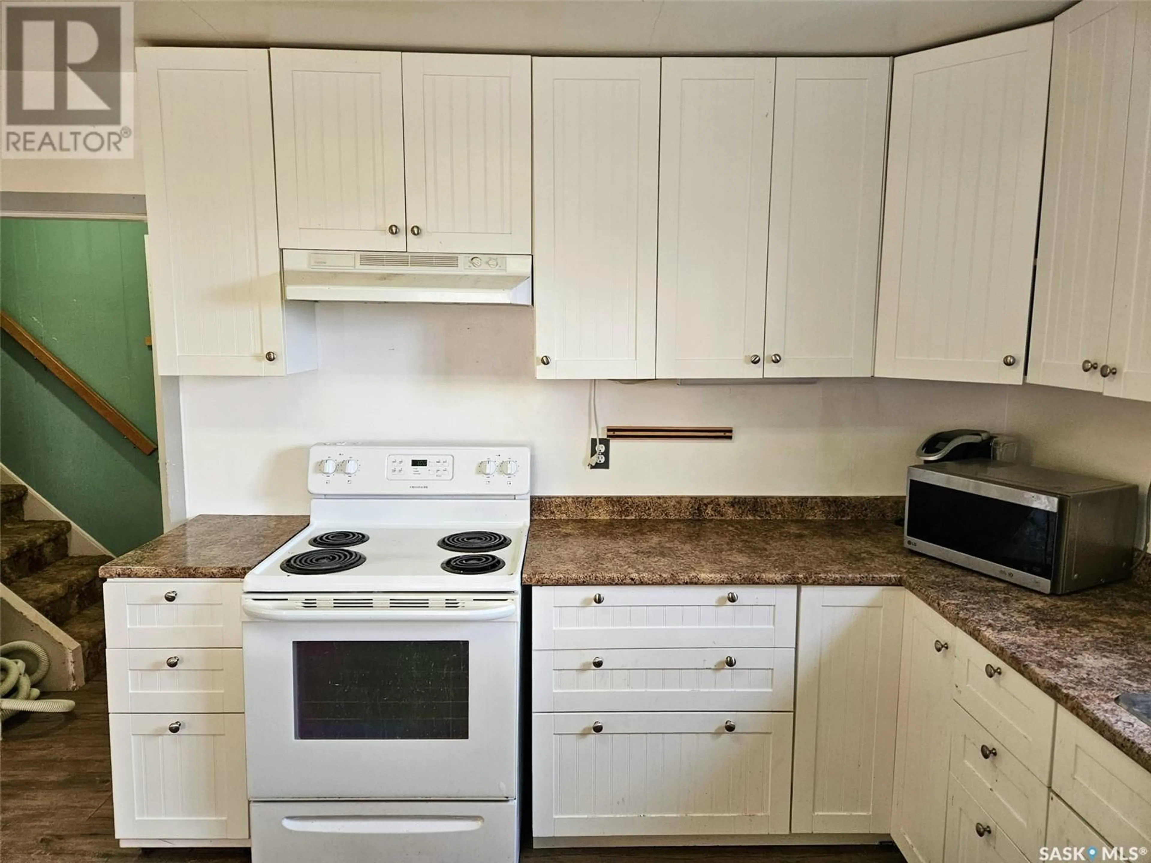 Standard kitchen, wood/laminate floor for 109 KAUFMAN STREET, Hodgeville Saskatchewan S0H2B0