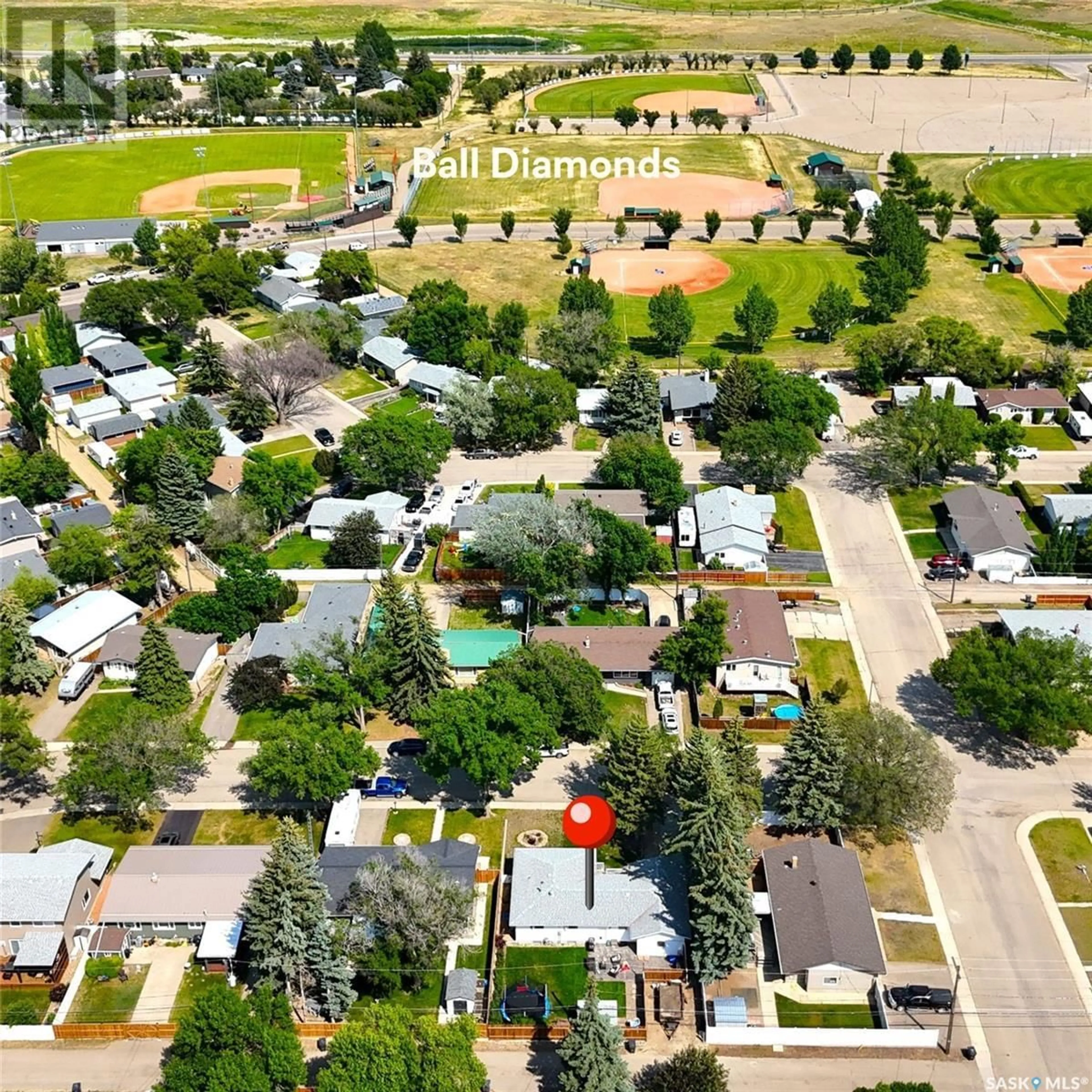 A pic from outside/outdoor area/front of a property/back of a property/a pic from drone, street for 410 MACDONALD DRIVE, Swift Current Saskatchewan S9H1L9