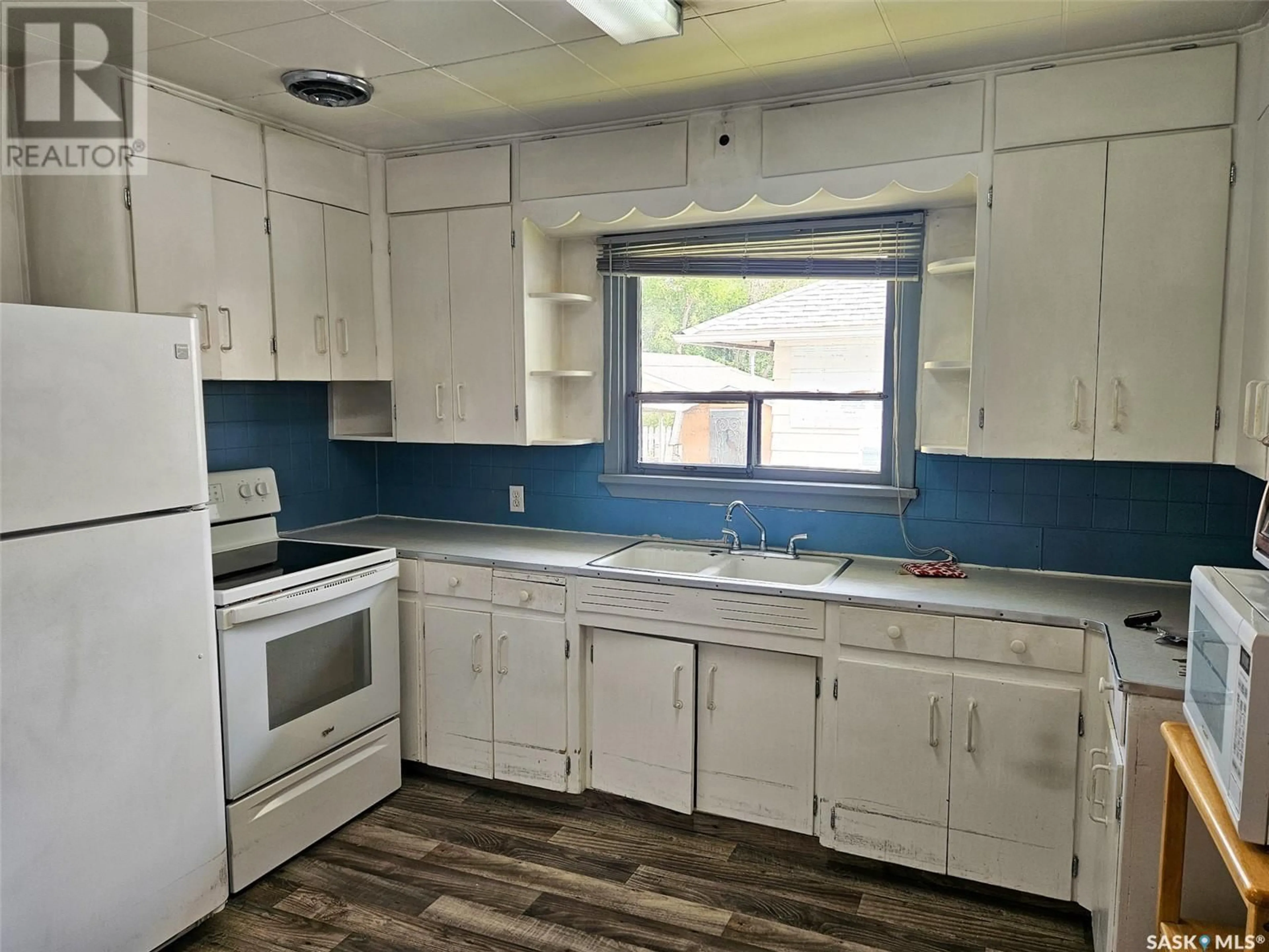 Standard kitchen, unknown for 663 4TH AVENUE, Swift Current Saskatchewan S9H3W4
